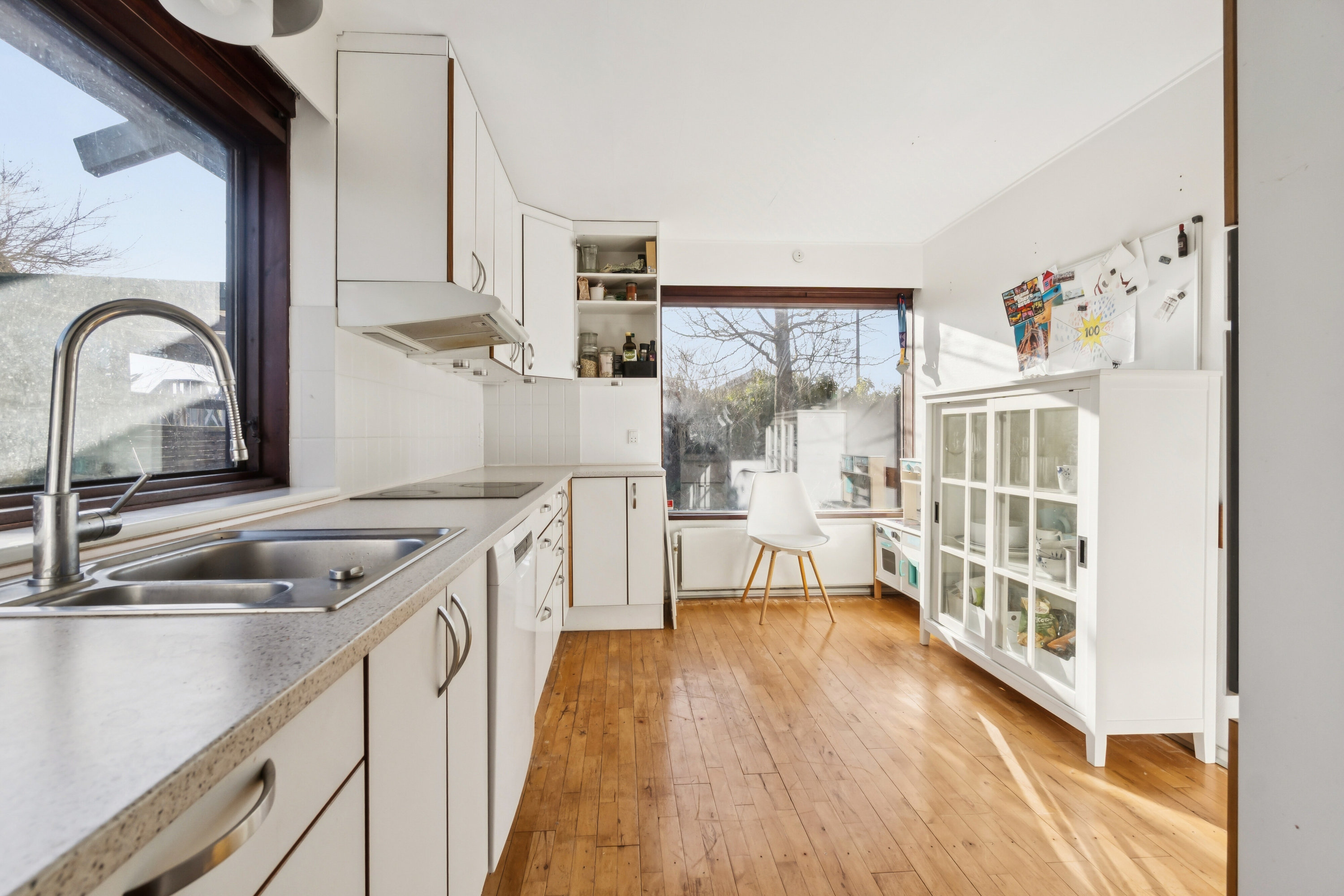 Fremhævet køkken billede i fuldskærmstilstand. Billede af Perlevej 24, 2650 Hvidovre