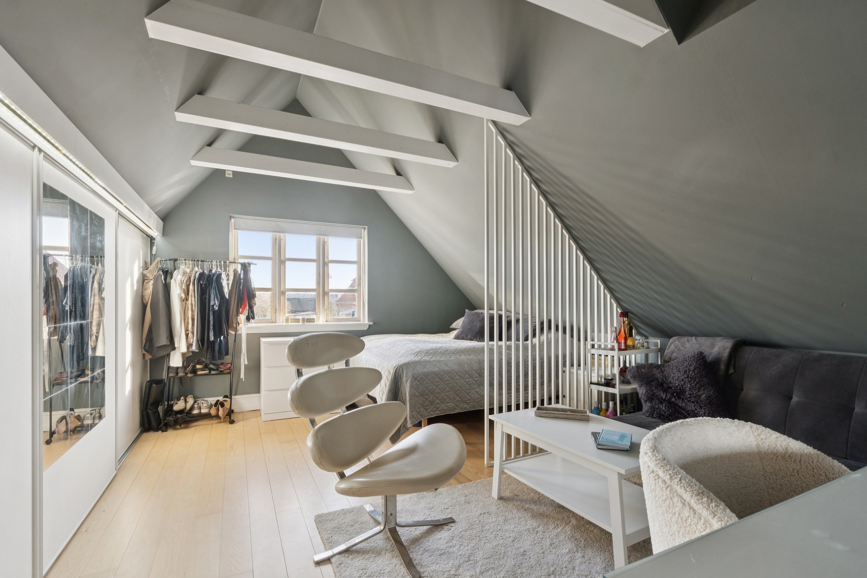 Fremhævet soveværelse billede i fuldskærmstilstand. Billede af Bårsevej 10, 2650 Hvidovre