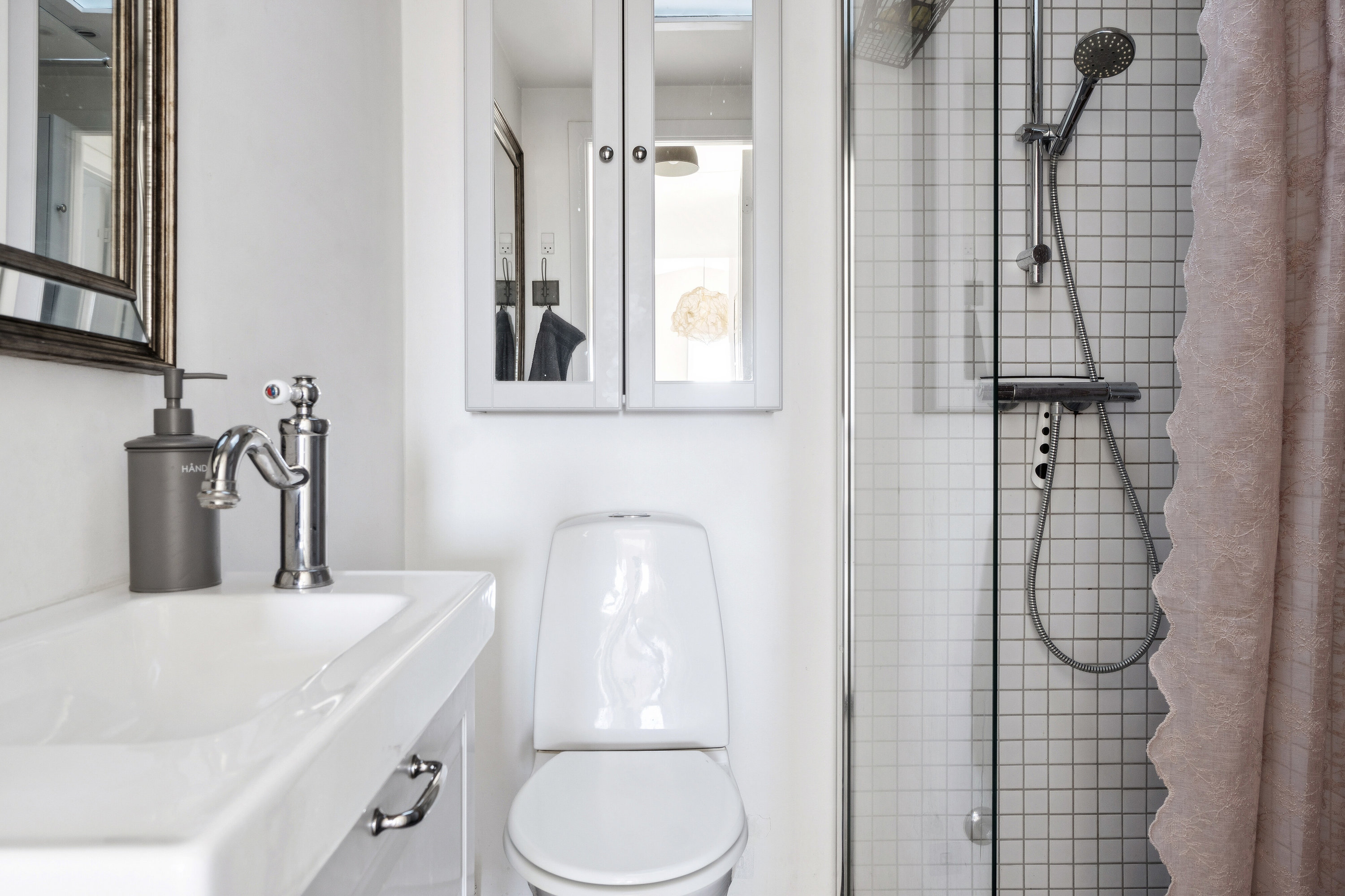 Fremhævet badeværelse billede i fuldskærmstilstand. Billede af Frydsvej 15, 3300 Frederiksværk