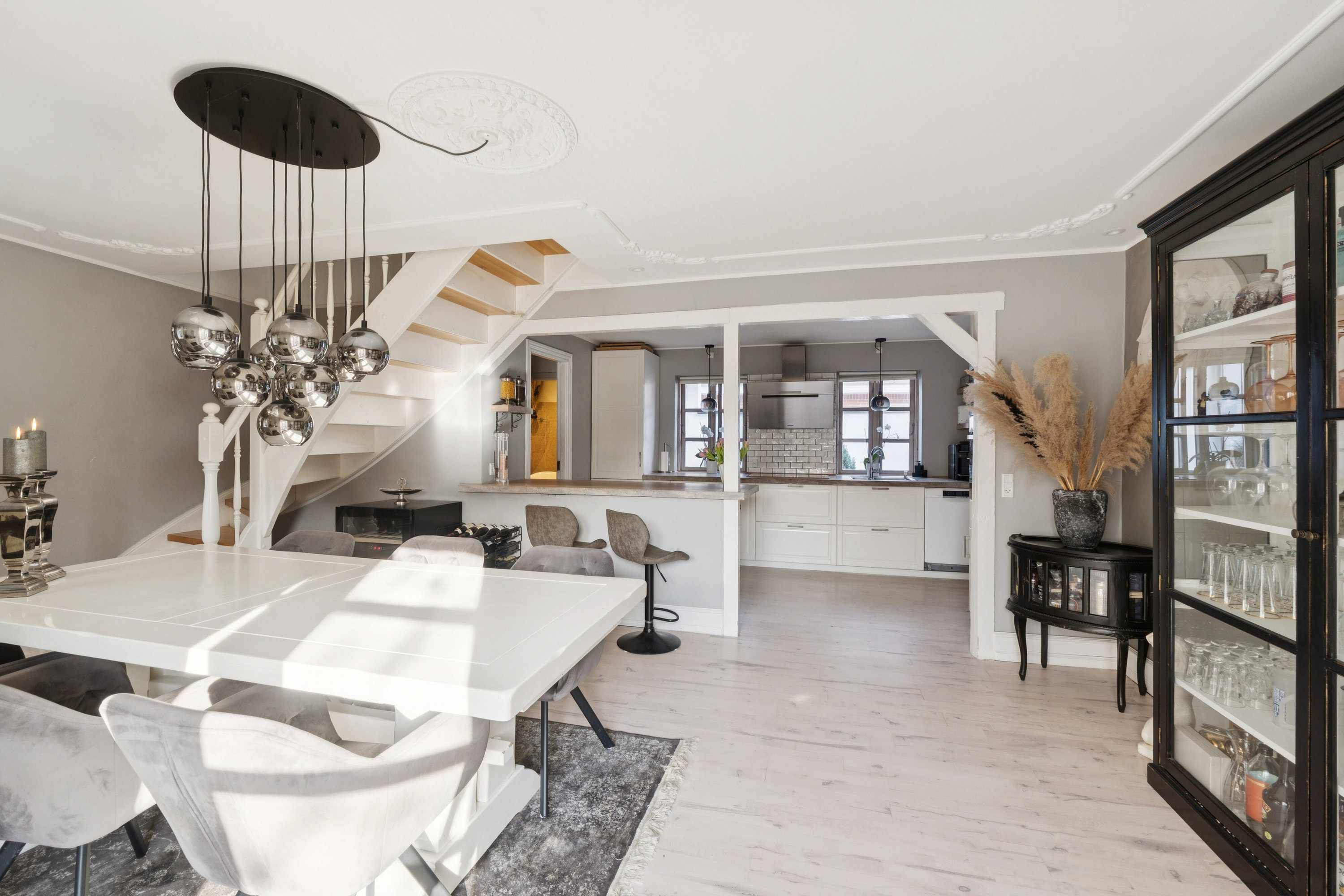 Fremhævet spisestue billede i fuldskærmstilstand. Billede af Bårsevej 10, 2650 Hvidovre