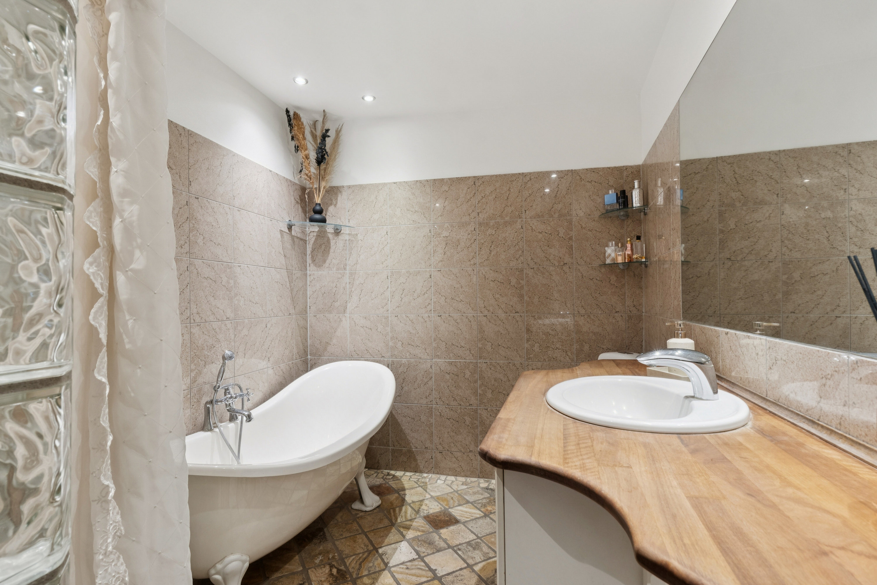 Fremhævet badeværelse billede i fuldskærmstilstand. Billede af Bårsevej 10, 2650 Hvidovre