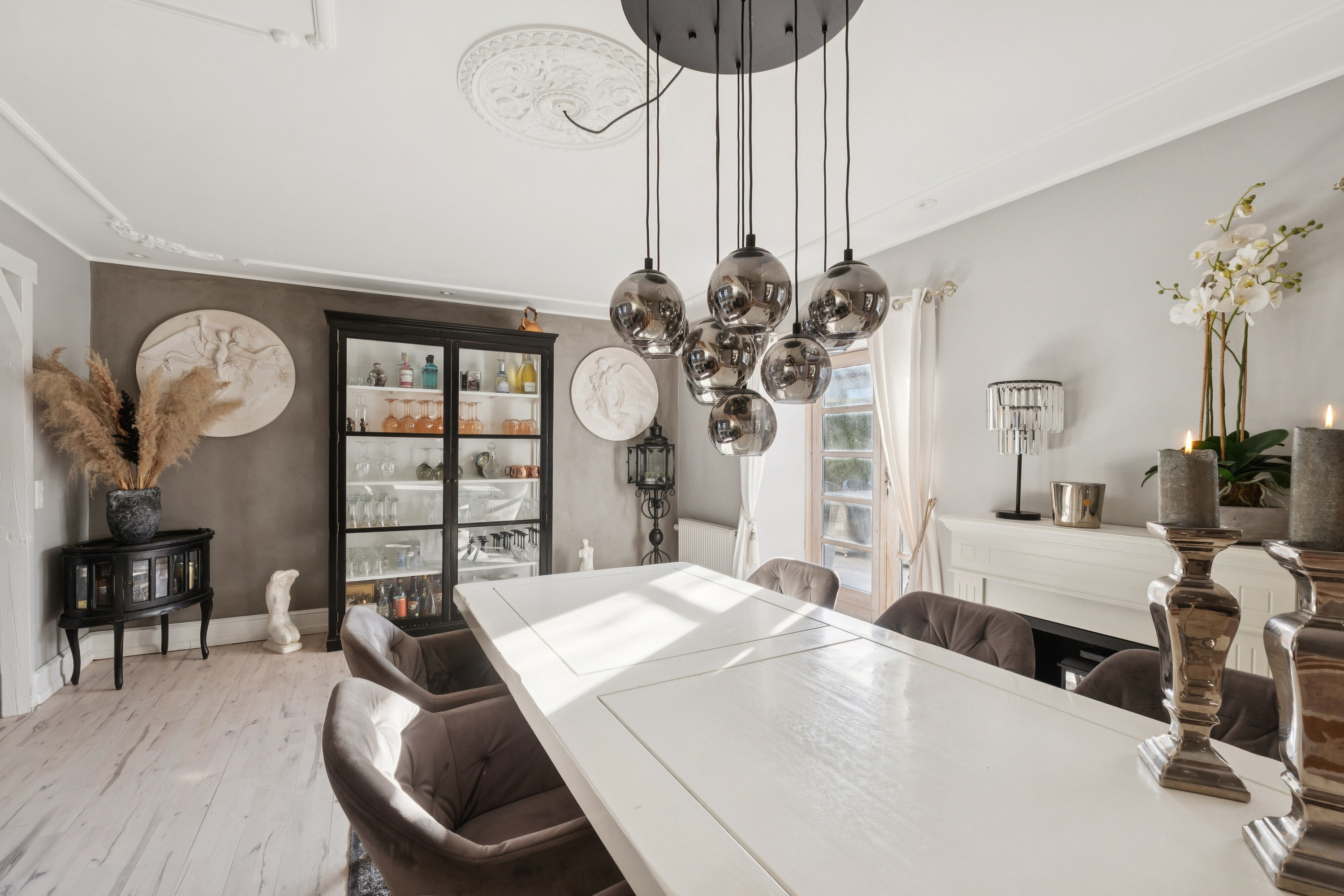 Fremhævet spisestue billede i fuldskærmstilstand. Billede af Bårsevej 10, 2650 Hvidovre