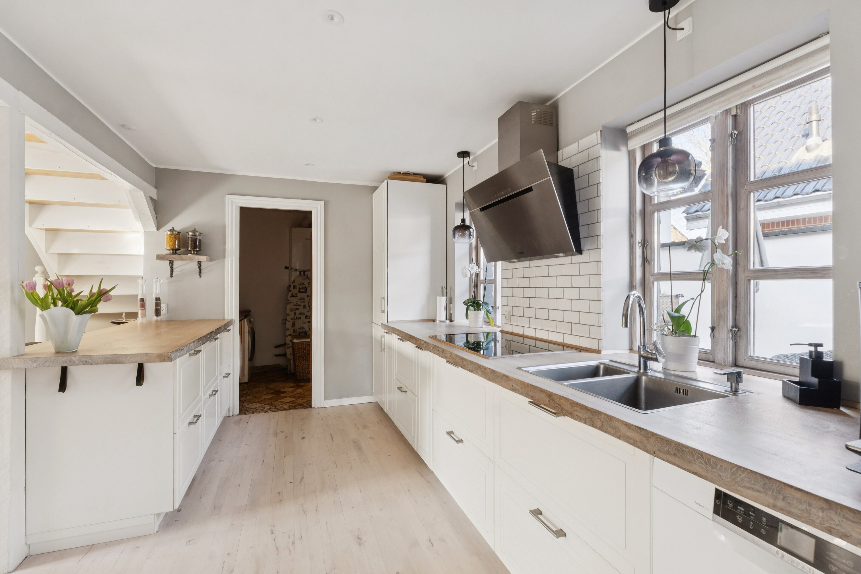 Fremhævet køkken billede i fuldskærmstilstand. Billede af Bårsevej 10, 2650 Hvidovre