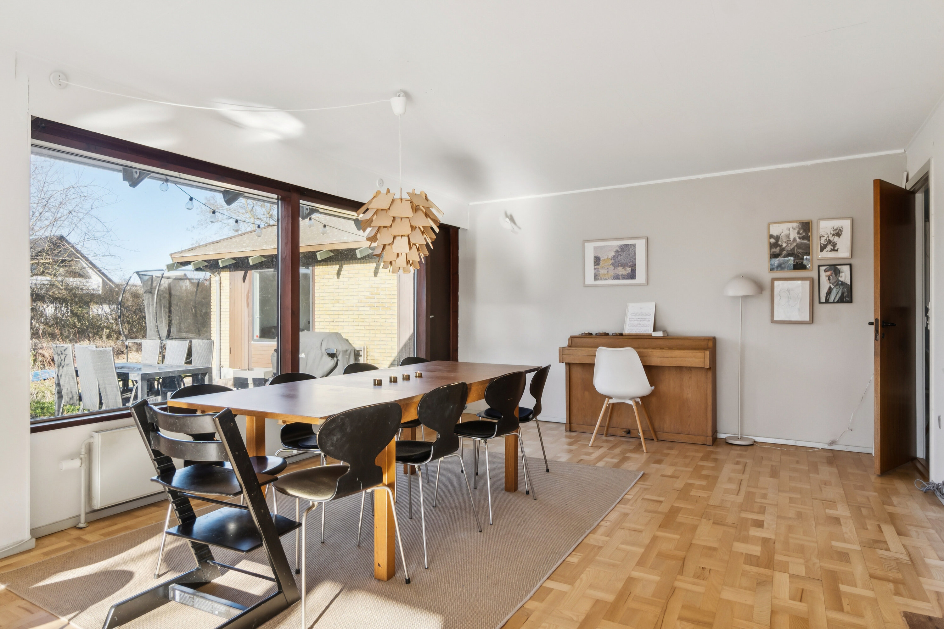 Fremhævet spisestue billede i fuldskærmstilstand. Billede af Perlevej 24, 2650 Hvidovre