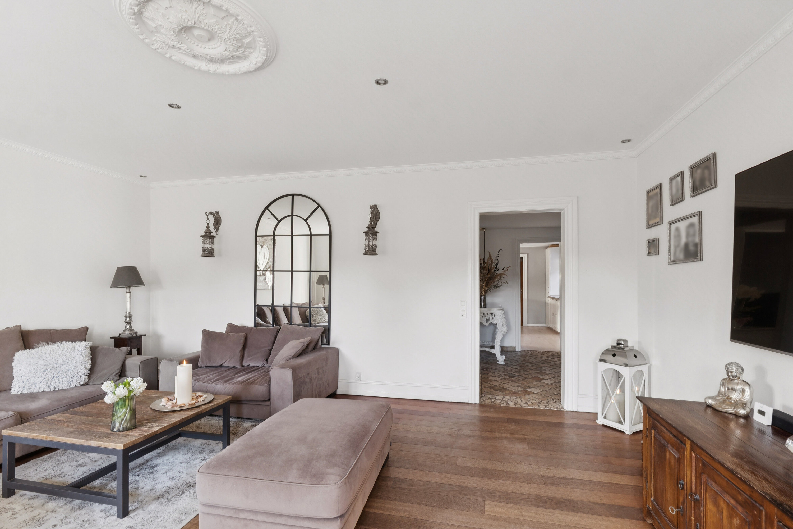 Fremhævet stue billede i fuldskærmstilstand. Billede af Bårsevej 10, 2650 Hvidovre