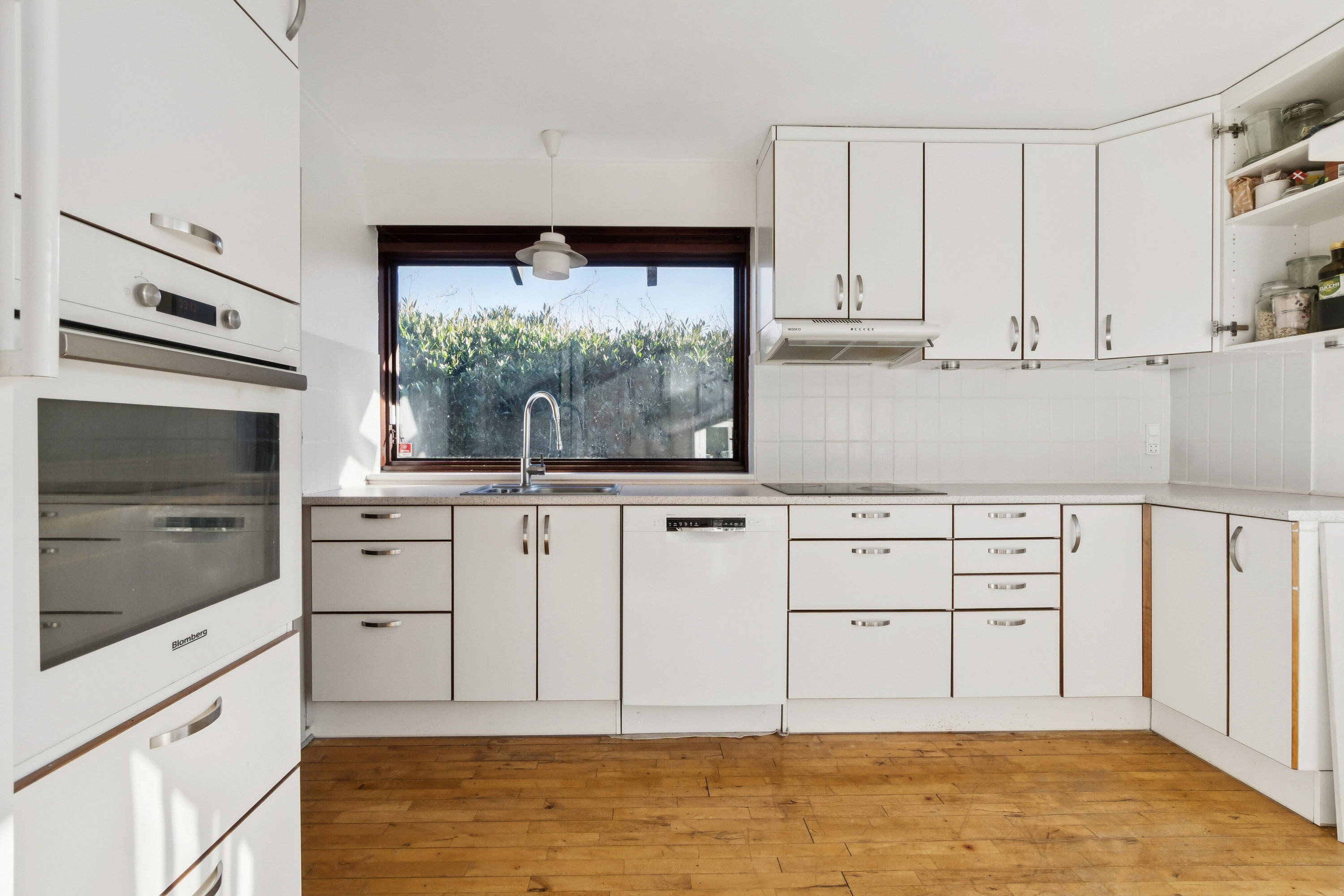 Fremhævet køkken billede i fuldskærmstilstand. Billede af Perlevej 24, 2650 Hvidovre