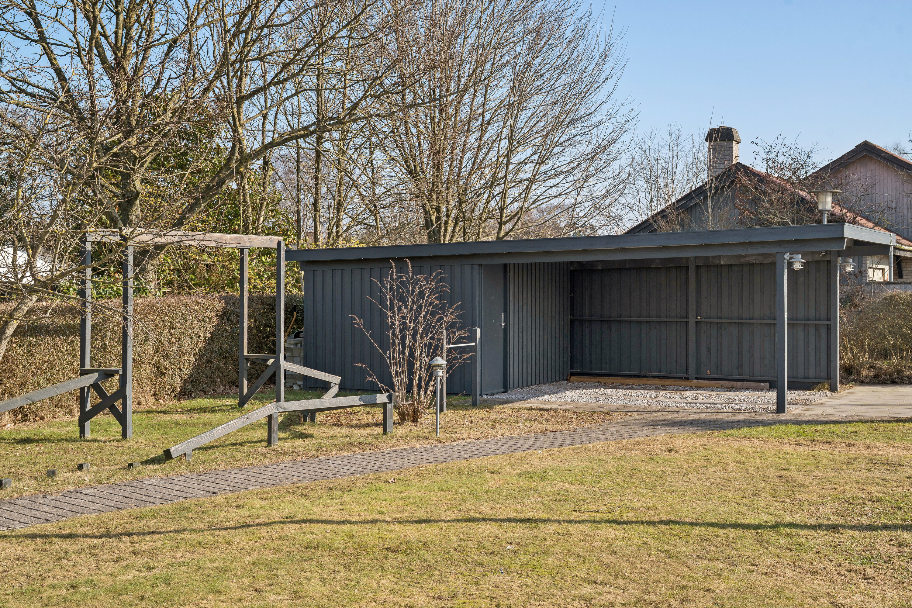 Fremhævet set fra haven billede i fuldskærmstilstand. Billede af Pernillesvej 3, 9800 Hjørring