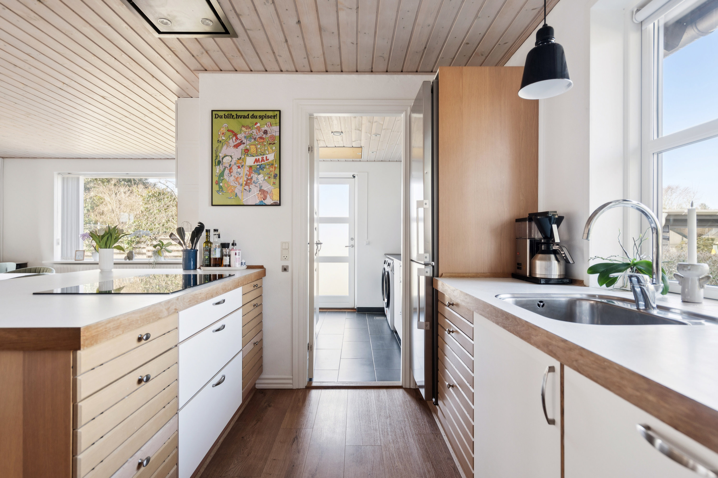 Fremhævet køkken billede i fuldskærmstilstand. Billede af Pernillesvej 3, 9800 Hjørring