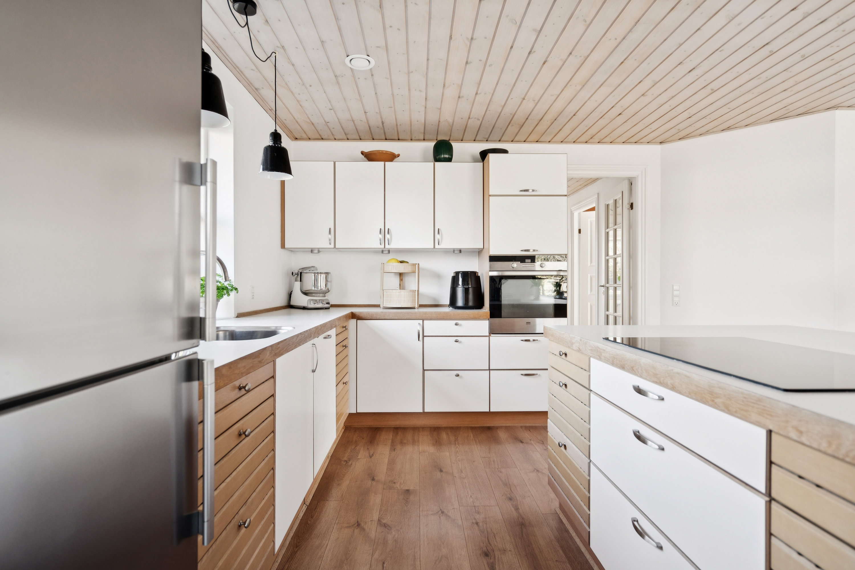 Fremhævet køkken billede i fuldskærmstilstand. Billede af Pernillesvej 3, 9800 Hjørring