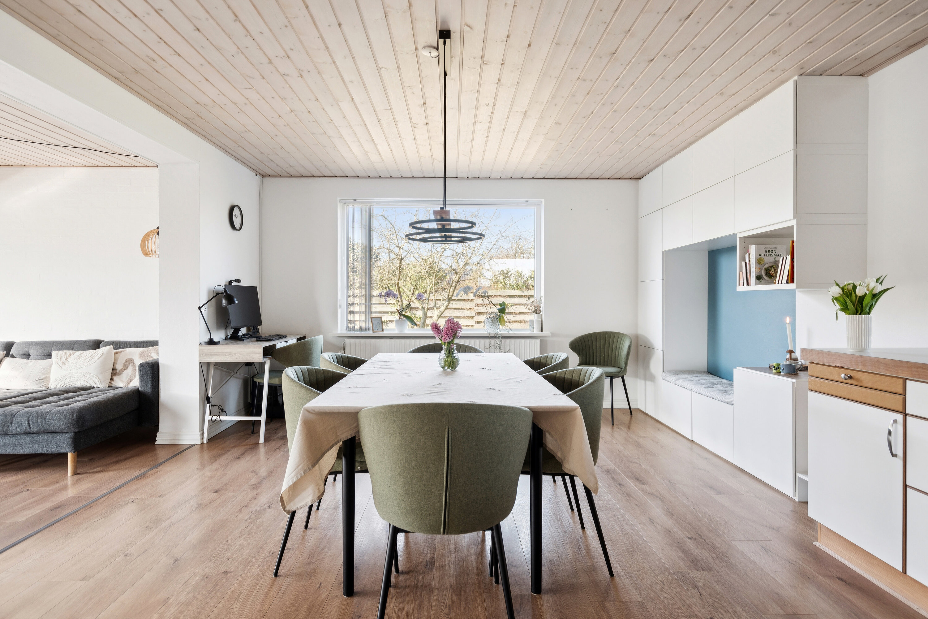 Fremhævet spisestue billede i fuldskærmstilstand. Billede af Pernillesvej 3, 9800 Hjørring