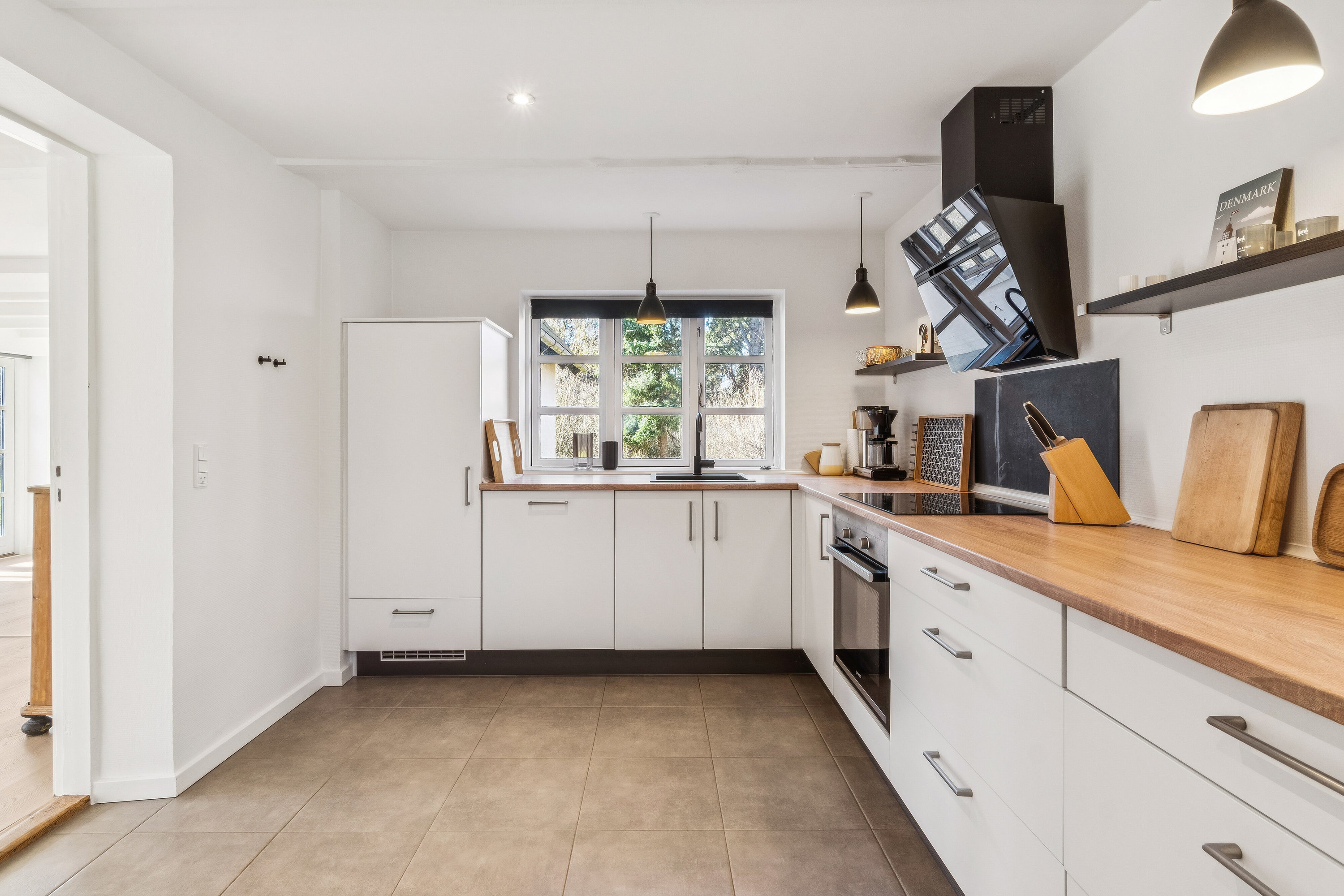 Fremhævet køkken billede i fuldskærmstilstand. Billede af Vinkelkrogen 3, 4540 Fårevejle