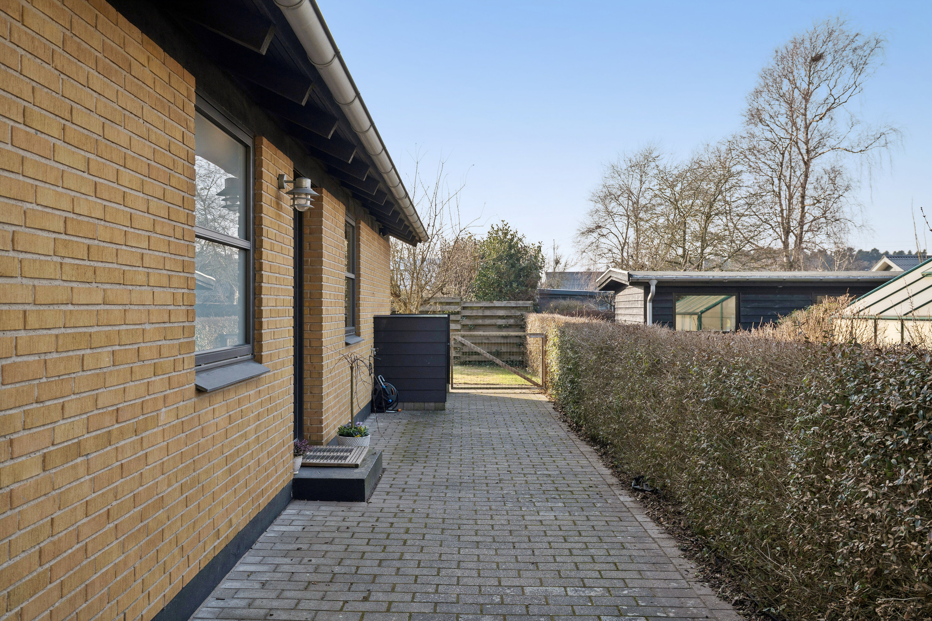 Fremhævet set fra vejen billede i fuldskærmstilstand. Billede af Pernillesvej 3, 9800 Hjørring