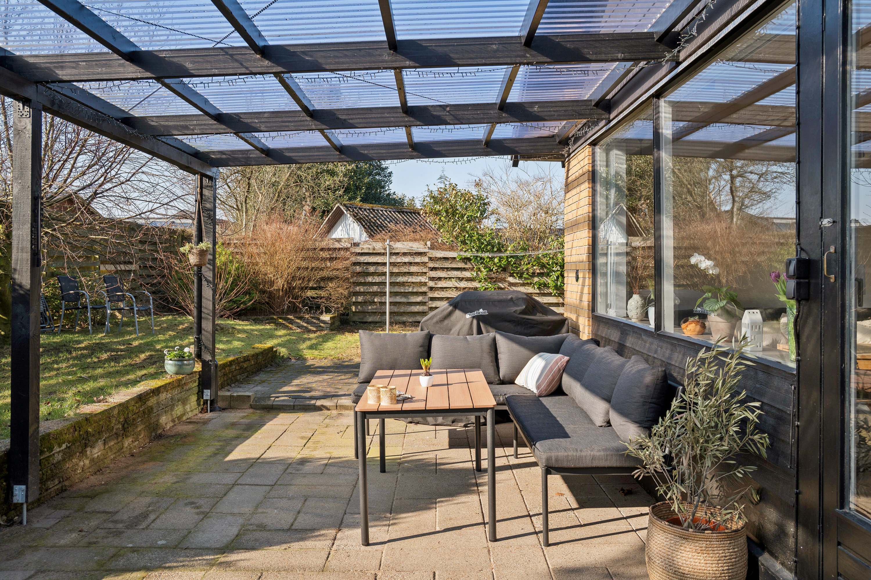 Fremhævet overdækket terrasse billede i fuldskærmstilstand. Billede af Pernillesvej 3, 9800 Hjørring