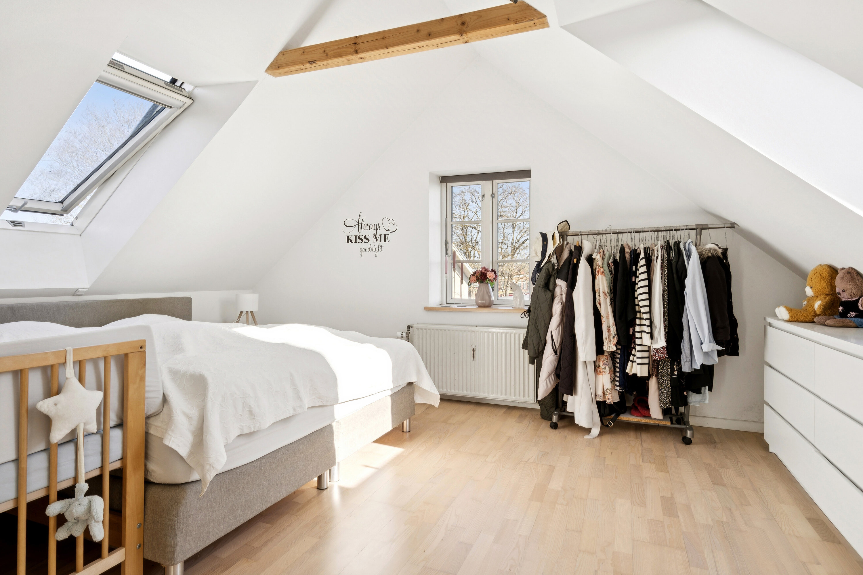 Fremhævet forældresoveværelse billede i fuldskærmstilstand. Billede af Brøderupvej 4, Brøderup, 4733 Tappernøje