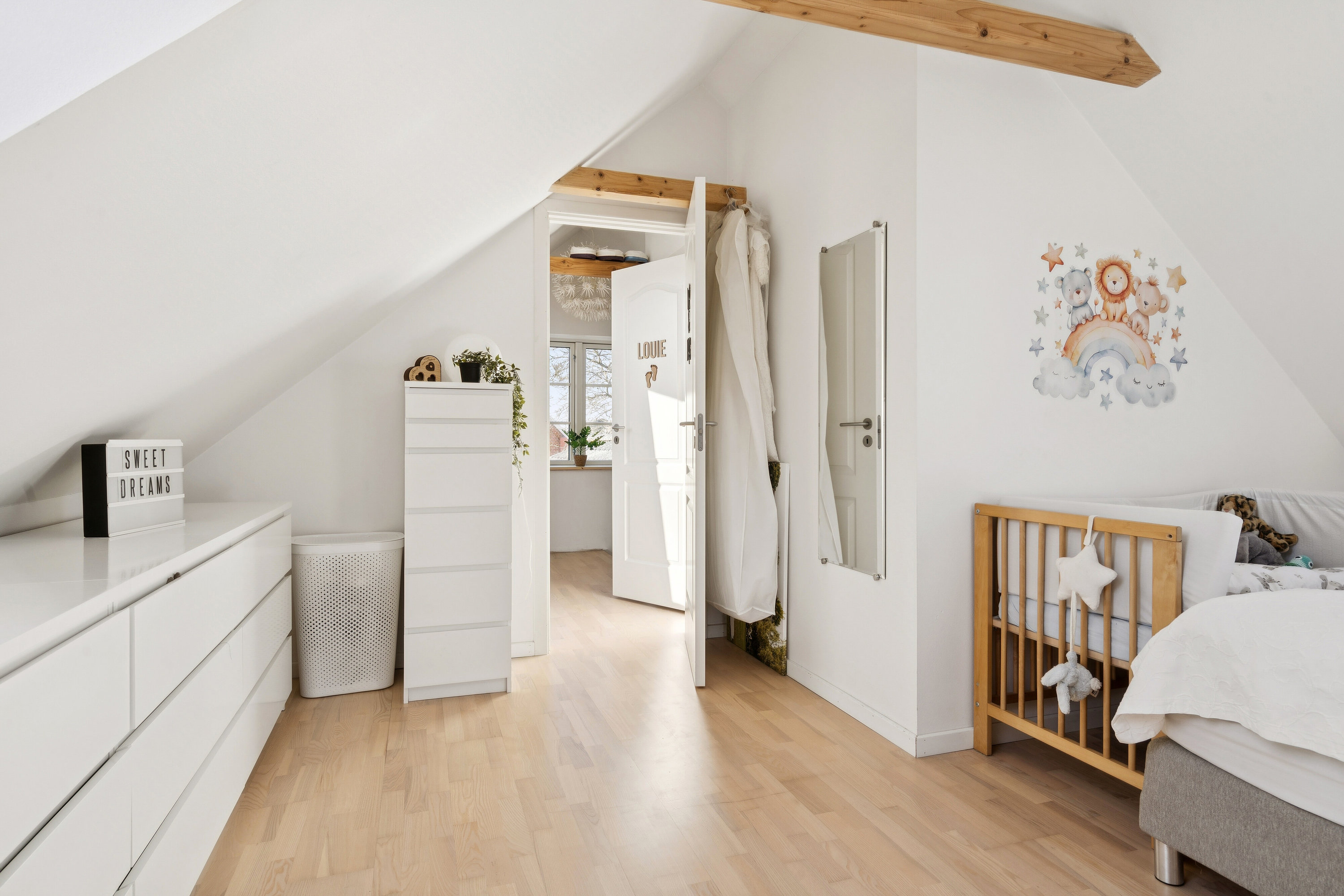 Fremhævet forældresoveværelse billede i fuldskærmstilstand. Billede af Brøderupvej 4, Brøderup, 4733 Tappernøje