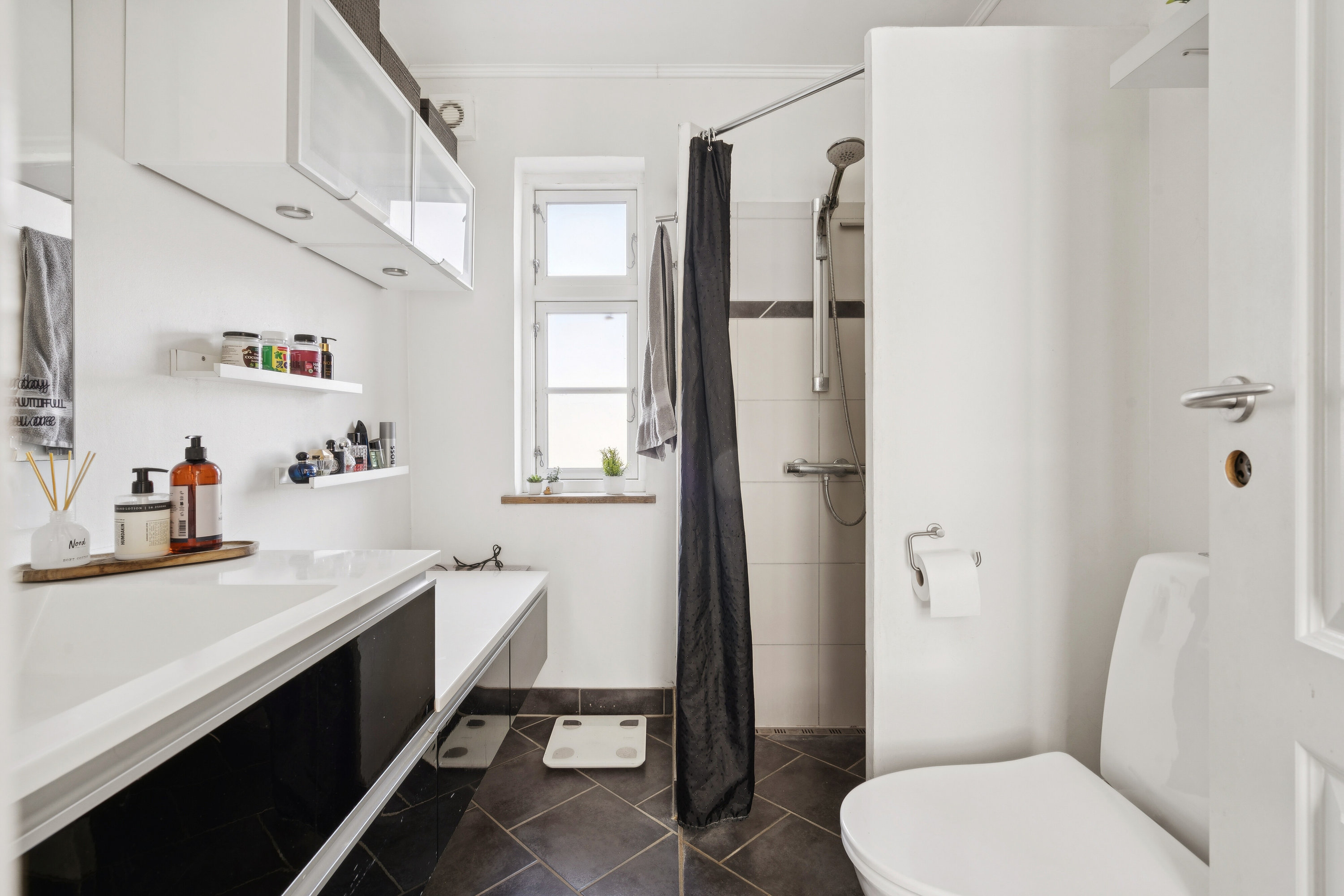 Fremhævet badeværelse billede i fuldskærmstilstand. Billede af Brøderupvej 4, Brøderup, 4733 Tappernøje