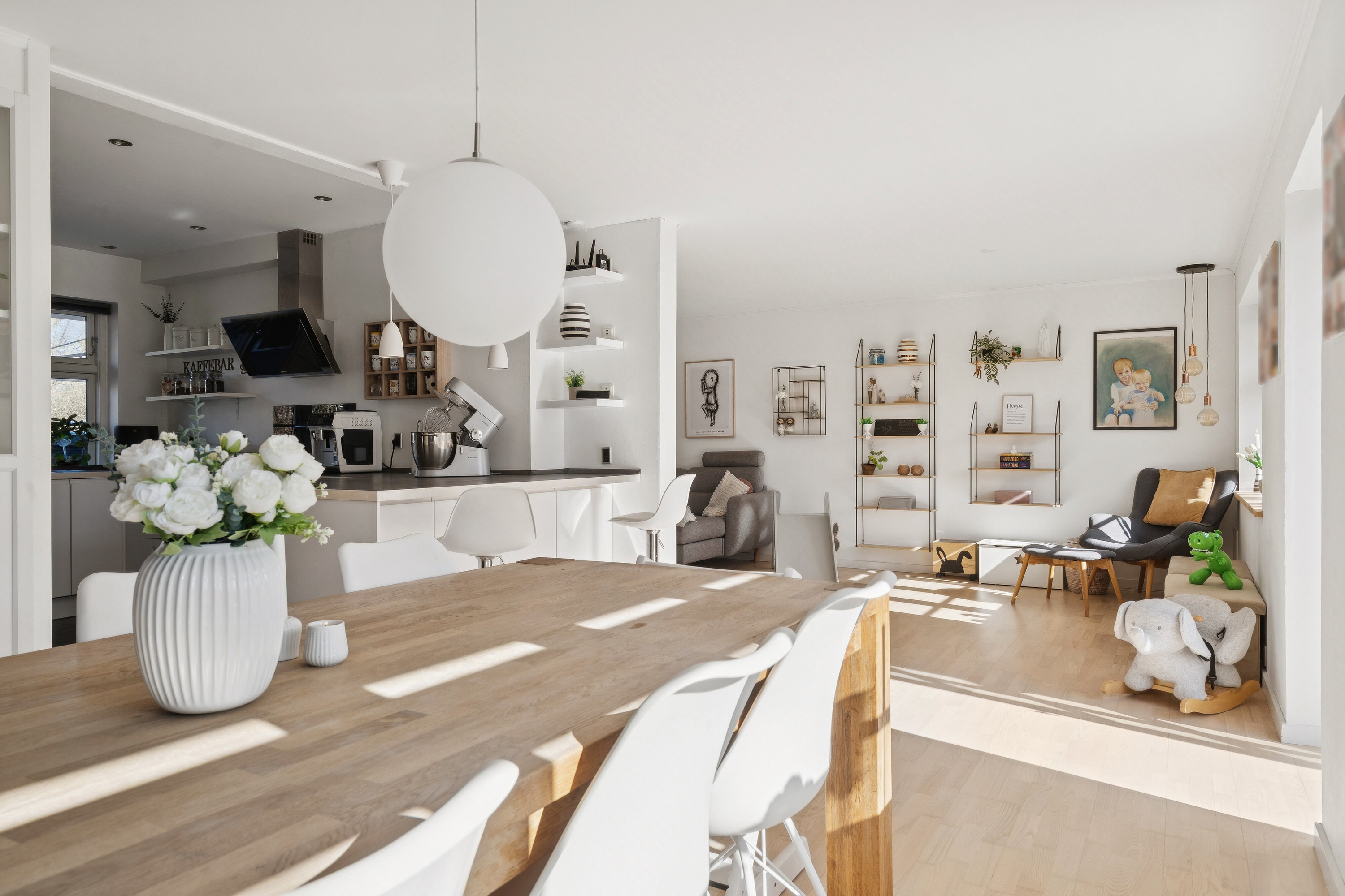 Fremhævet spisestue billede i fuldskærmstilstand. Billede af Brøderupvej 4, Brøderup, 4733 Tappernøje