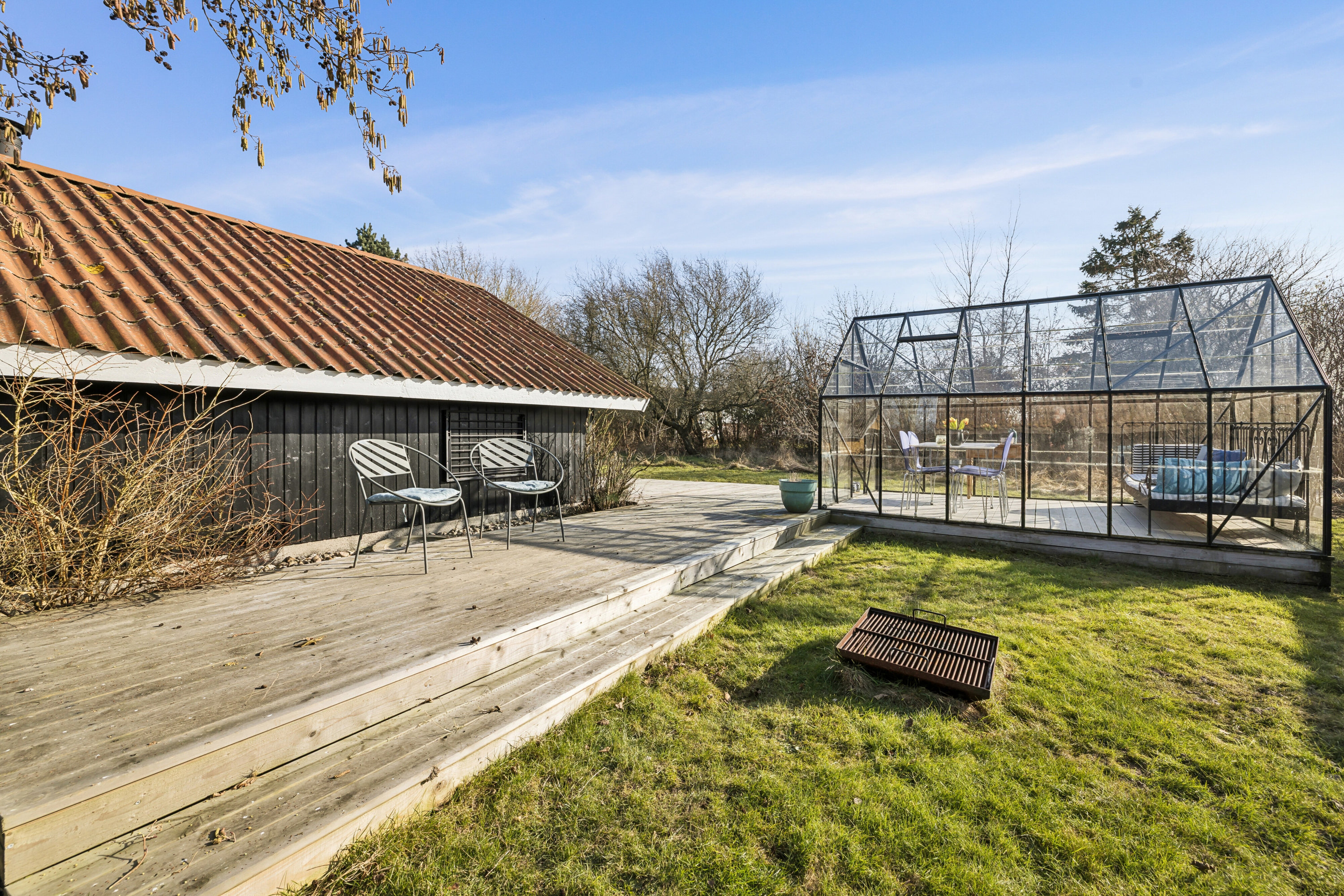 Fremhævet set fra haven billede i fuldskærmstilstand. Billede af Rønnevænget 3, Hesselbjerg, 5932 Humble