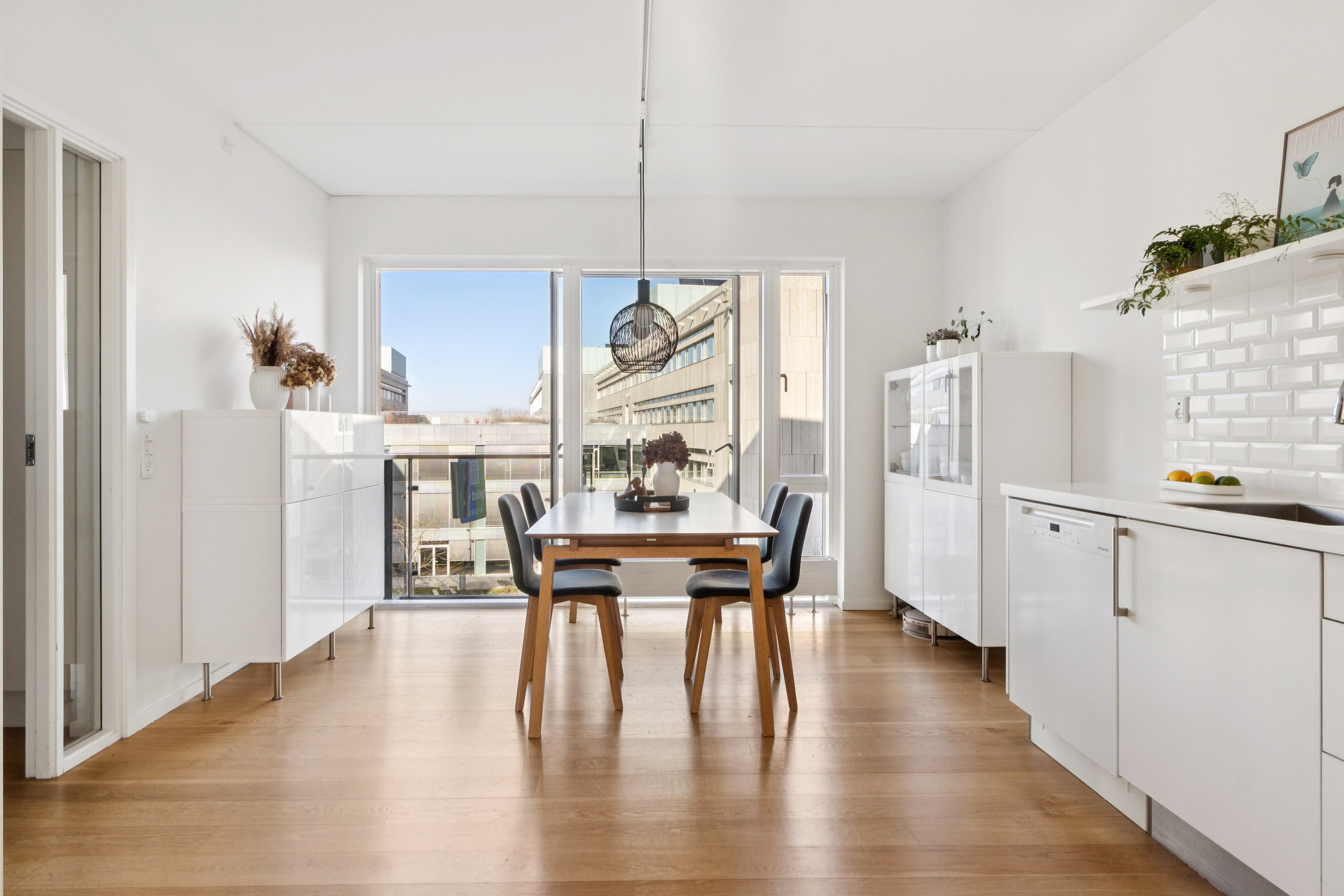 Fremhævet spisestue billede i fuldskærmstilstand. Billede af Tom Kristensens Vej 30, 3. tv., 2300 København S