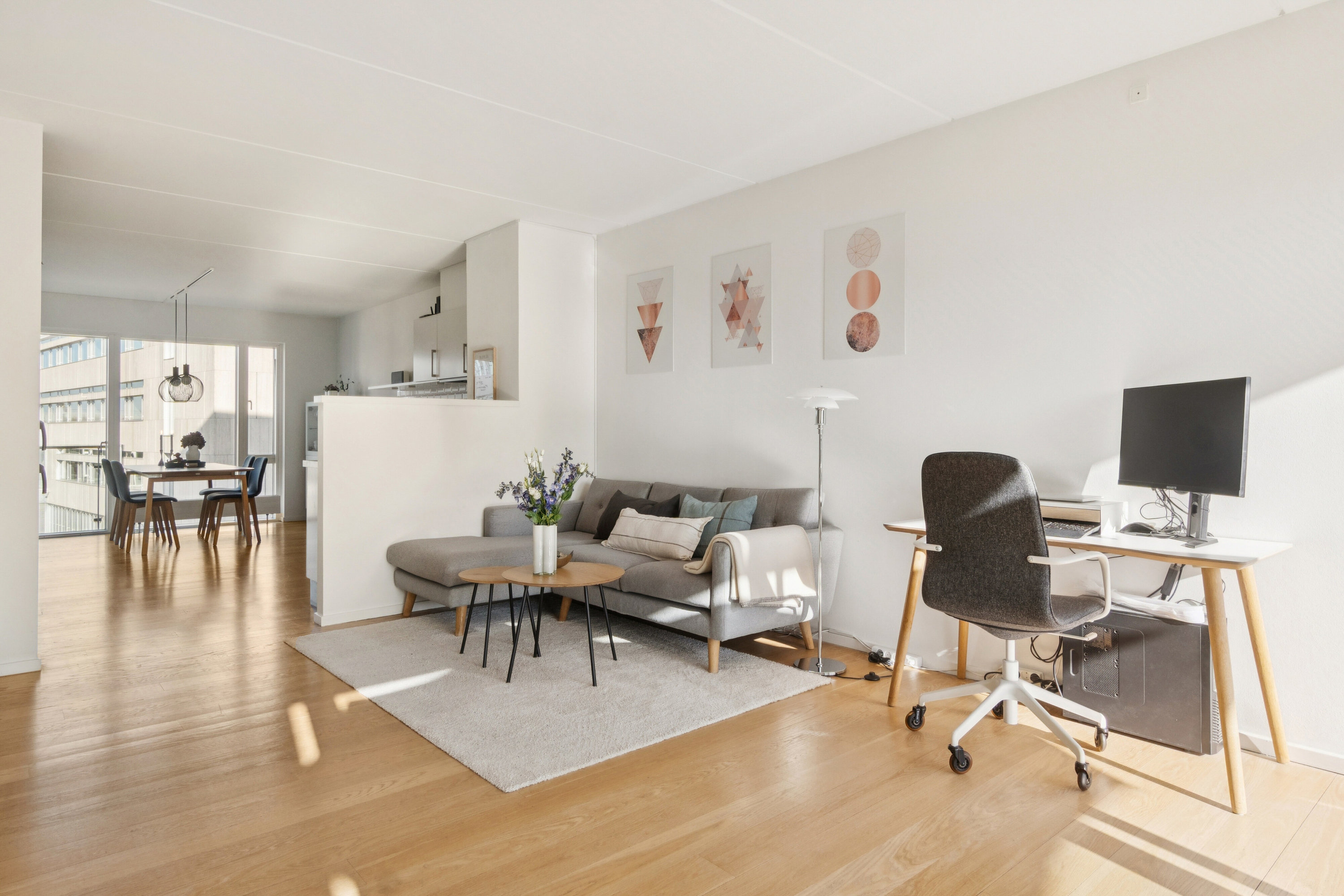 Fremhævet stue billede i fuldskærmstilstand. Billede af Tom Kristensens Vej 30, 3. tv., 2300 København S