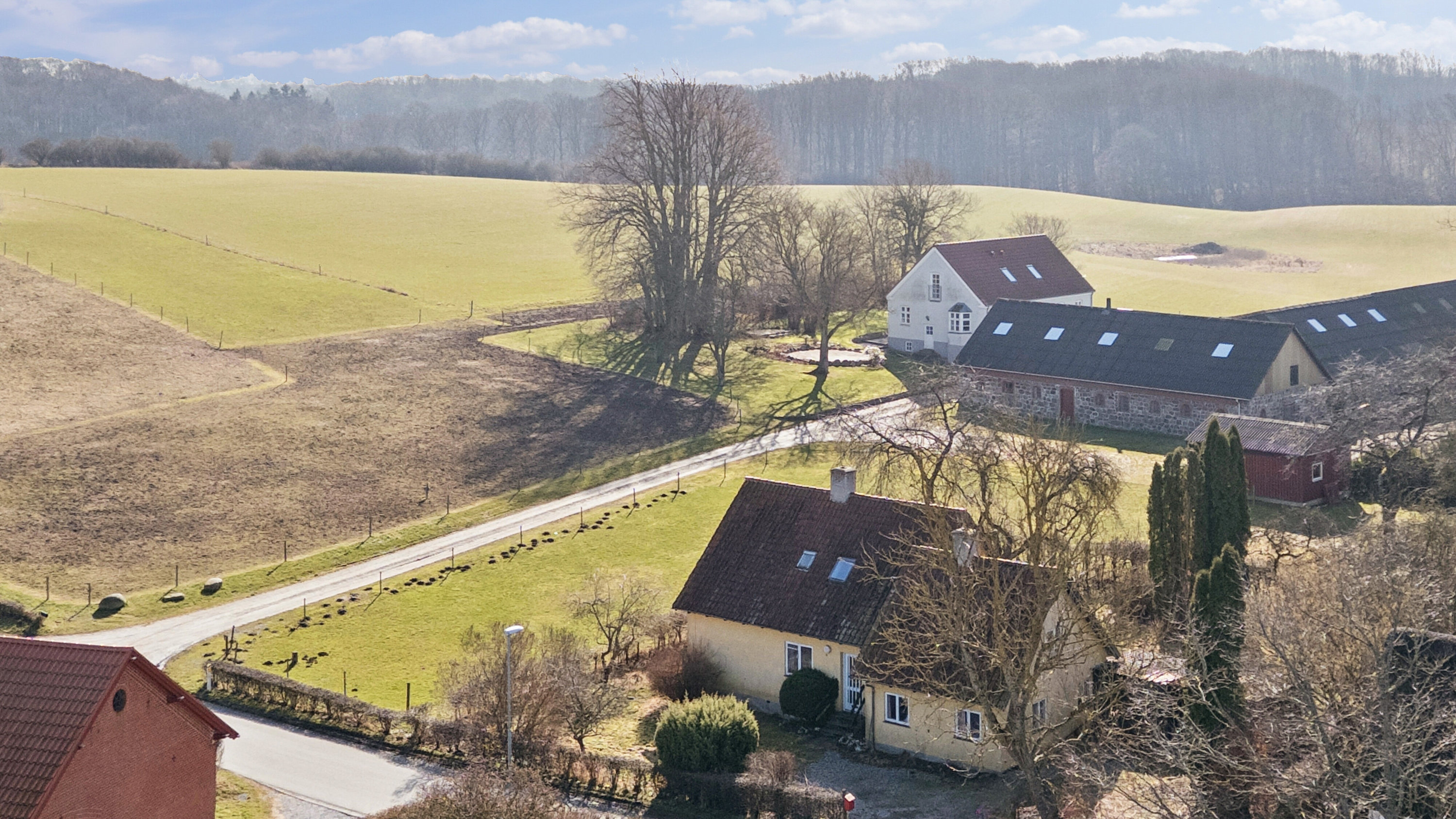 Fremhævet luftfoto billede i fuldskærmstilstand. Billede af Langballevej 404, 8320 Mårslet