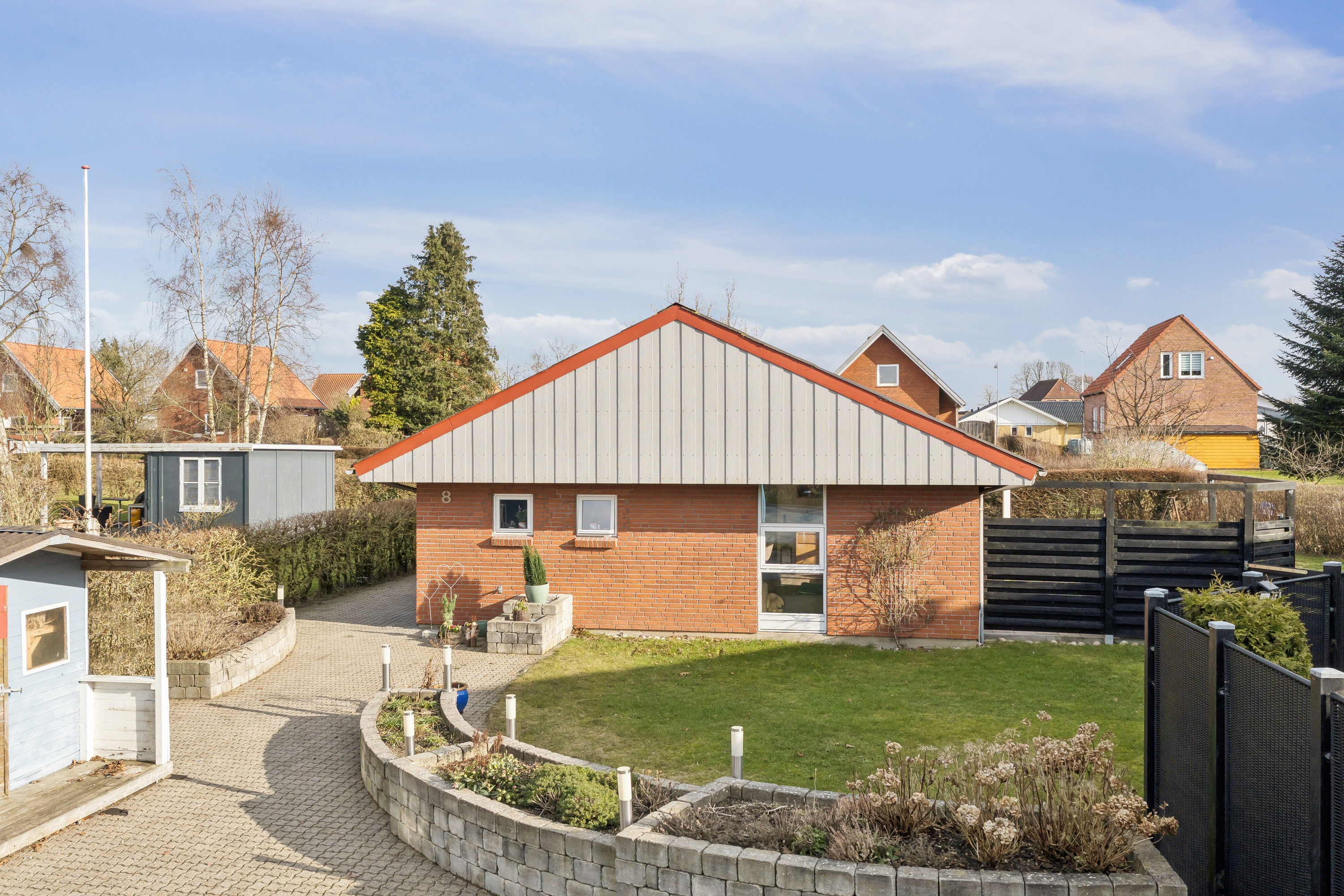 Fremhævet set fra vejen billede i fuldskærmstilstand. Billede af Ringgade 8, 6330 Padborg