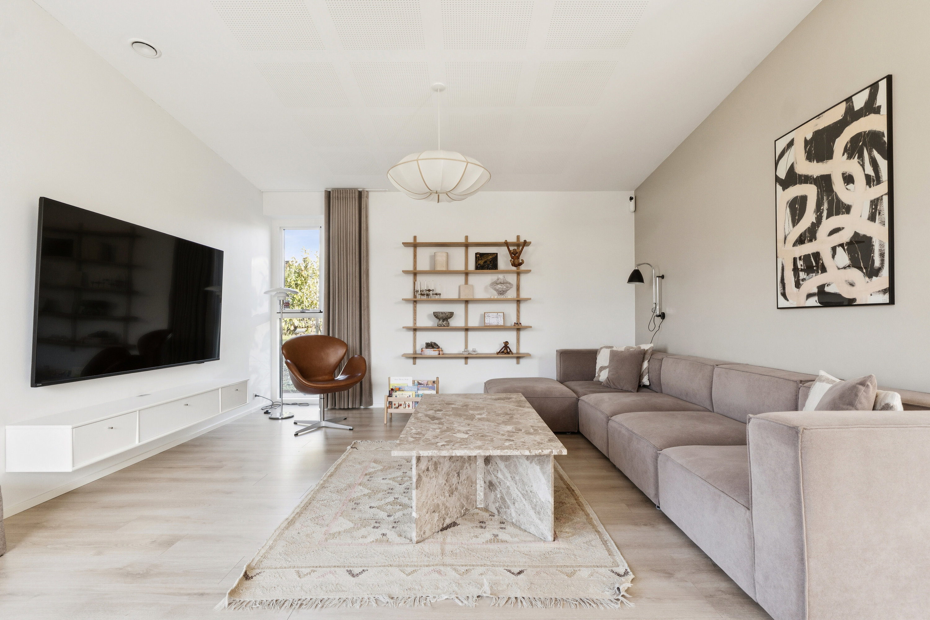 Fremhævet stue billede i fuldskærmstilstand. Billede af Serinedalen 43, 8340 Malling