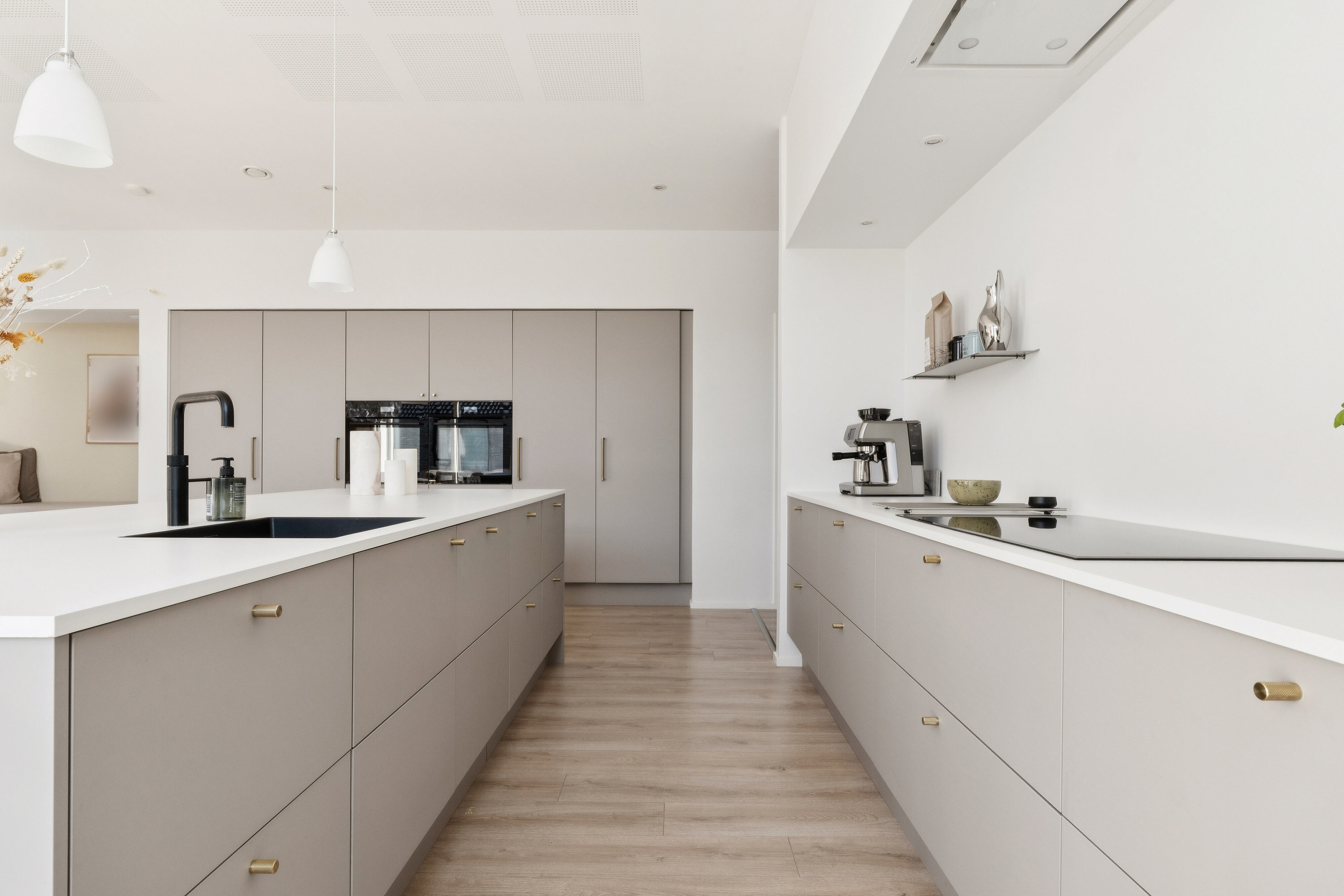 Fremhævet køkken billede i fuldskærmstilstand. Billede af Serinedalen 43, 8340 Malling