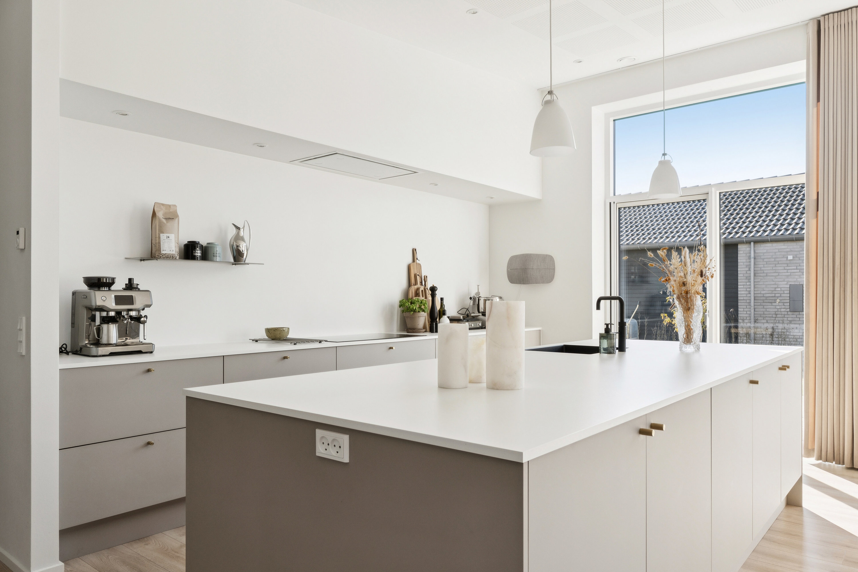 Fremhævet køkken billede i fuldskærmstilstand. Billede af Serinedalen 43, 8340 Malling