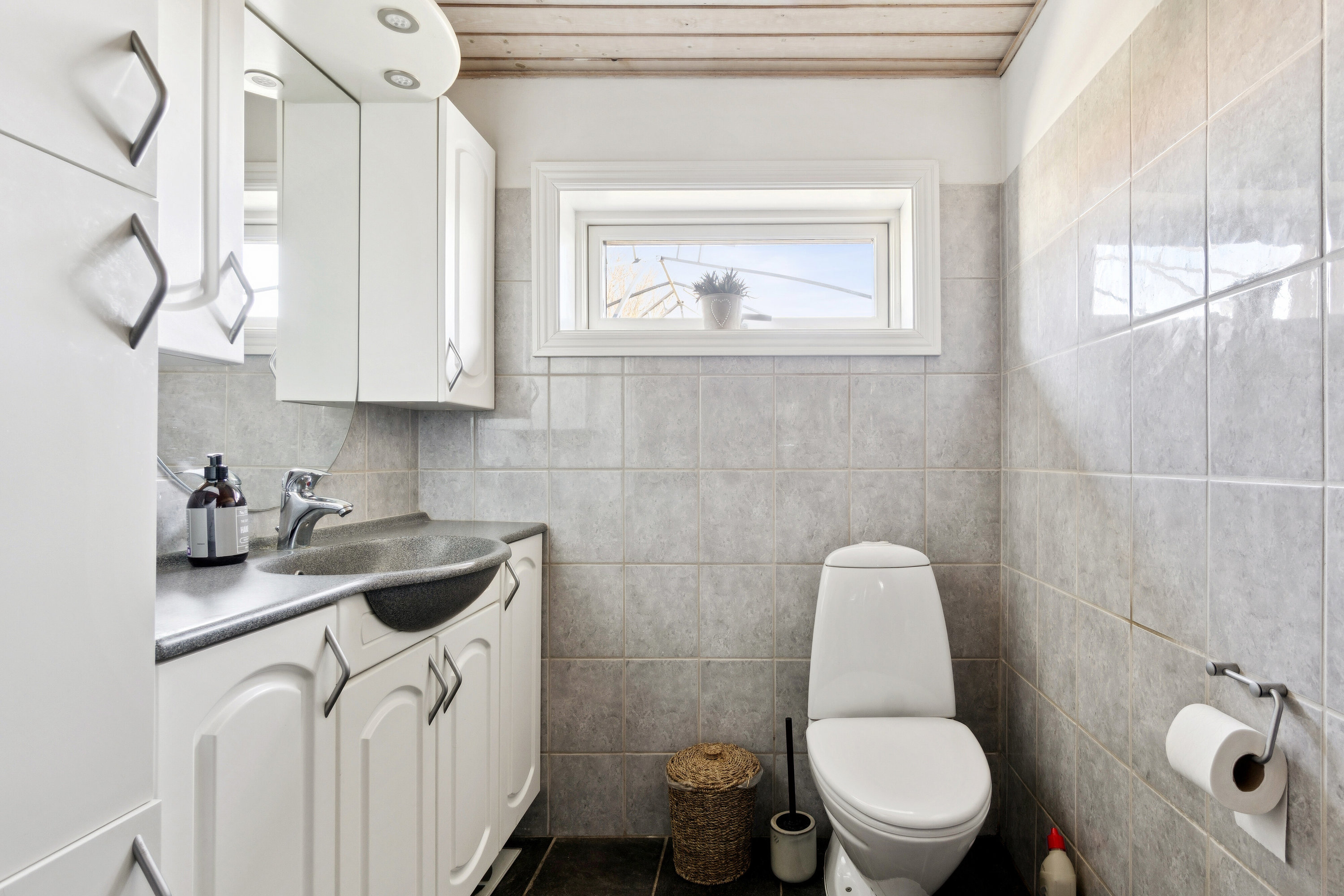 Fremhævet badeværelse billede i fuldskærmstilstand. Billede af Søndergade 14, Klemensker, 3782 Klemensker