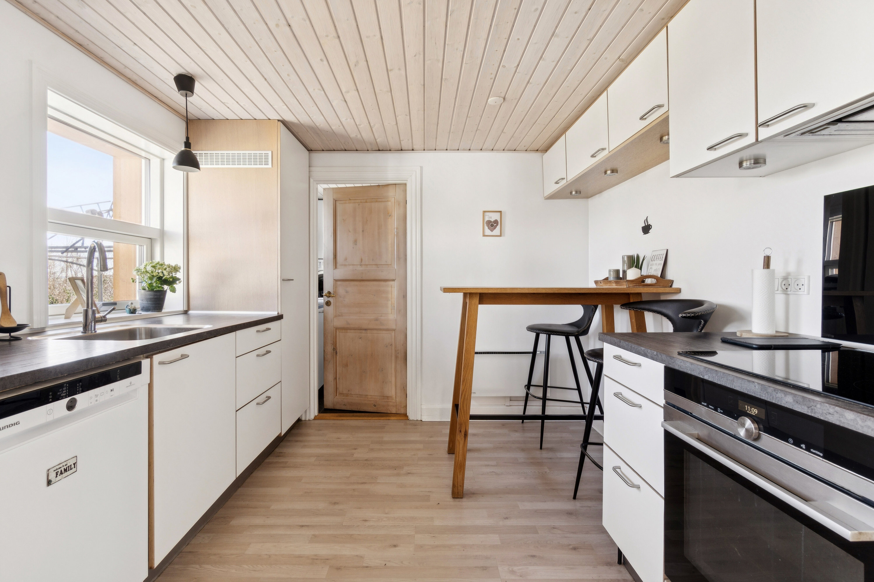 Fremhævet køkken billede i fuldskærmstilstand. Billede af Søndergade 14, Klemensker, 3782 Klemensker