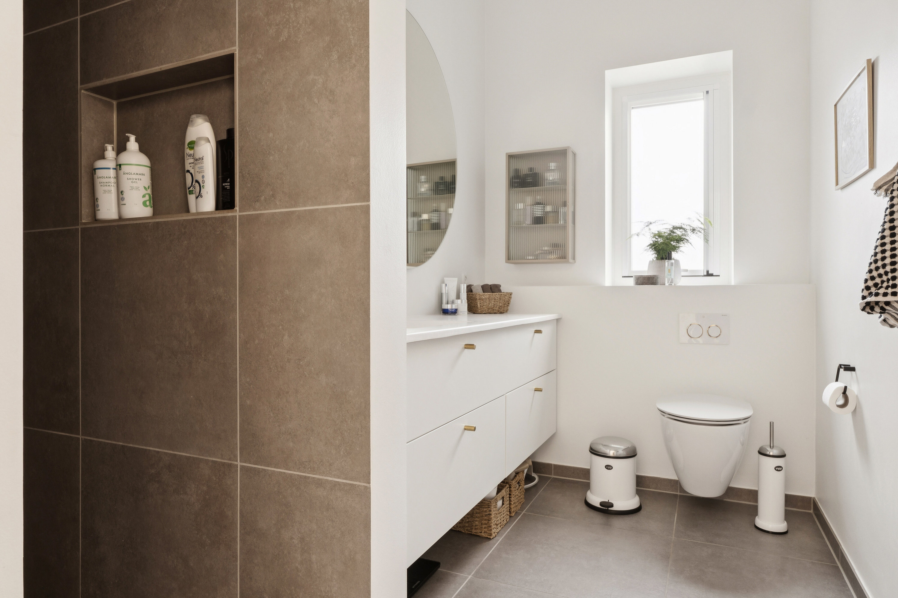 Fremhævet badeværelse billede i fuldskærmstilstand. Billede af Serinedalen 43, 8340 Malling