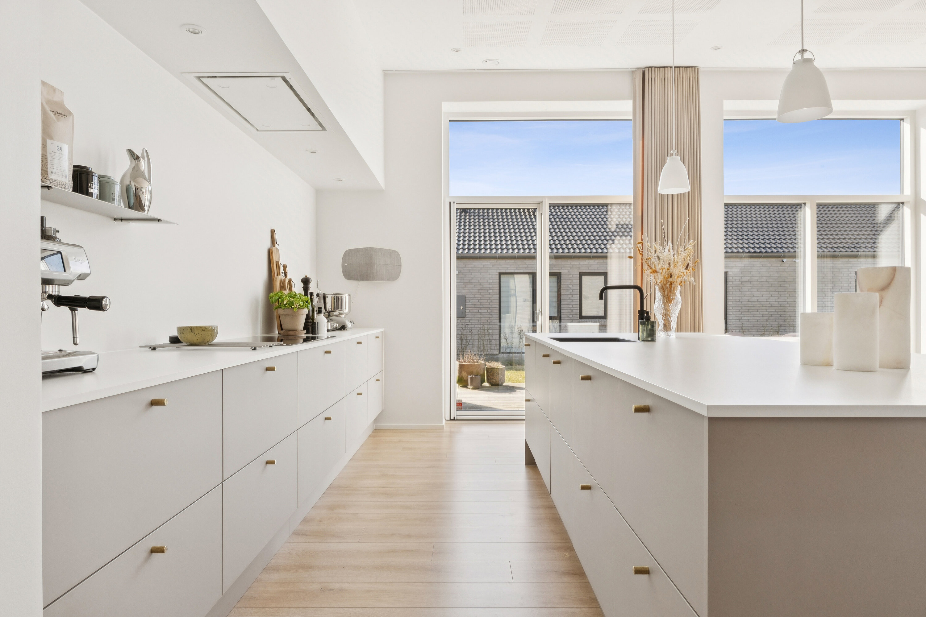 Fremhævet køkken billede i fuldskærmstilstand. Billede af Serinedalen 43, 8340 Malling