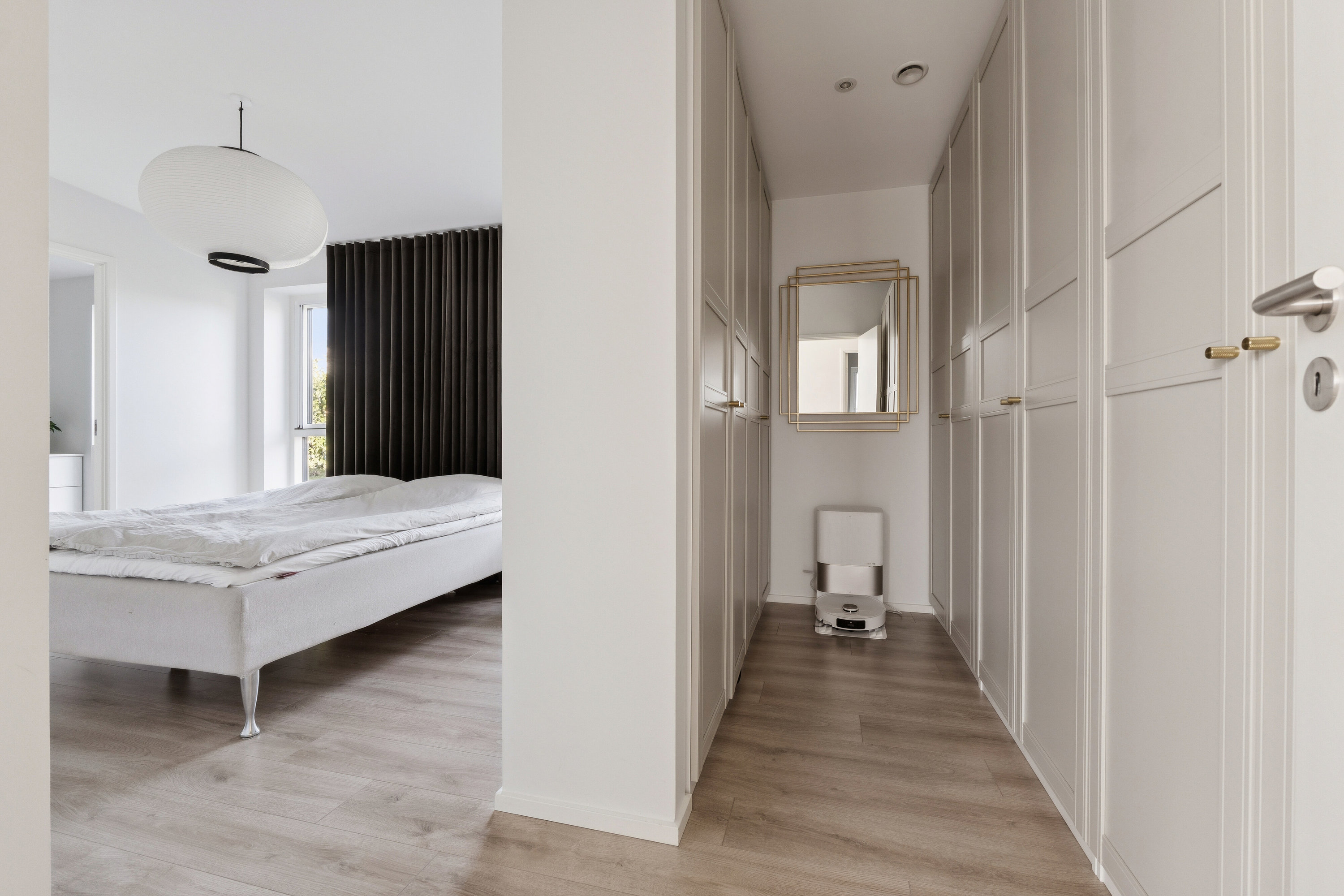 Fremhævet walk-in billede i fuldskærmstilstand. Billede af Serinedalen 43, 8340 Malling