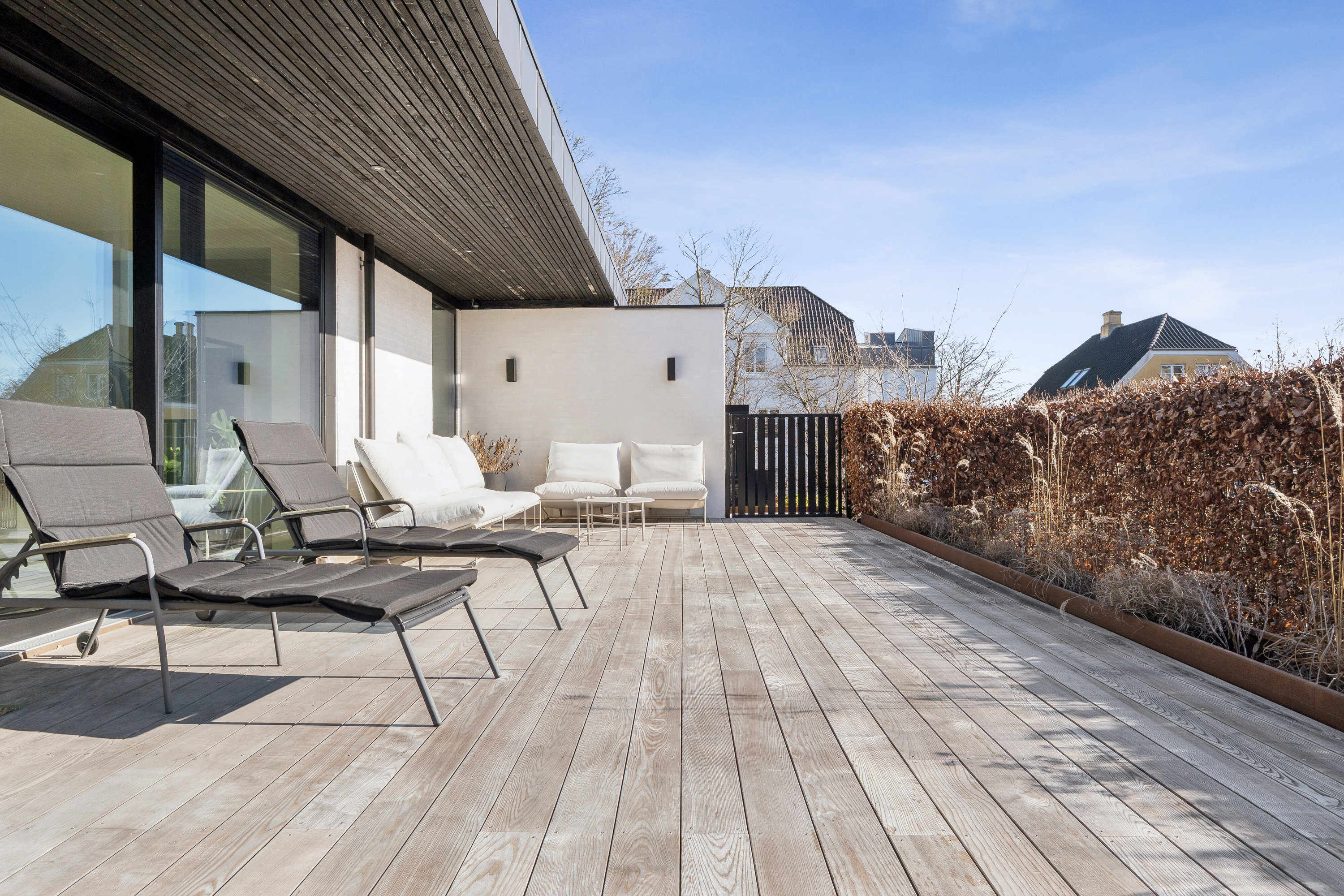 Fremhævet terrasse billede i fuldskærmstilstand. Billede af Ildervej 6, 8270 Højbjerg