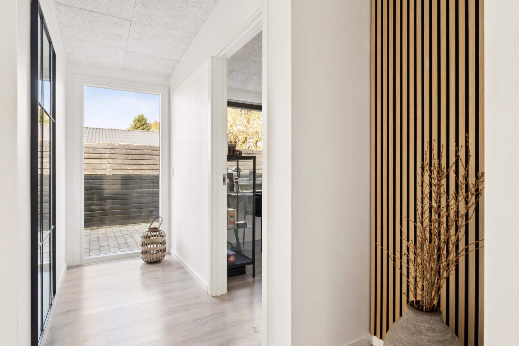 Fremhævet gang billede i fuldskærmstilstand. Billede af Rønnebærvej 21, 8920 Randers NV