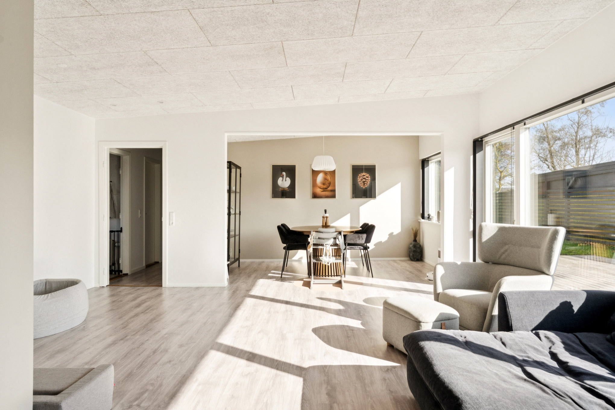 Fremhævet stue billede i fuldskærmstilstand. Billede af Rønnebærvej 21, 8920 Randers NV