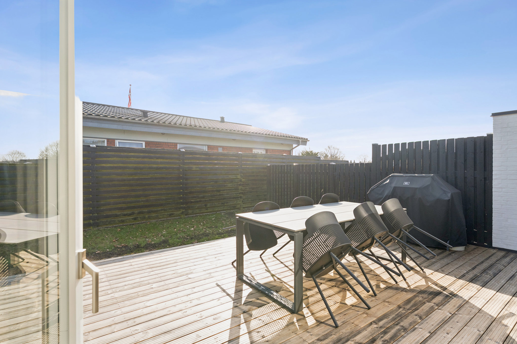 Fremhævet terrasse billede i fuldskærmstilstand. Billede af Rønnebærvej 21, 8920 Randers NV