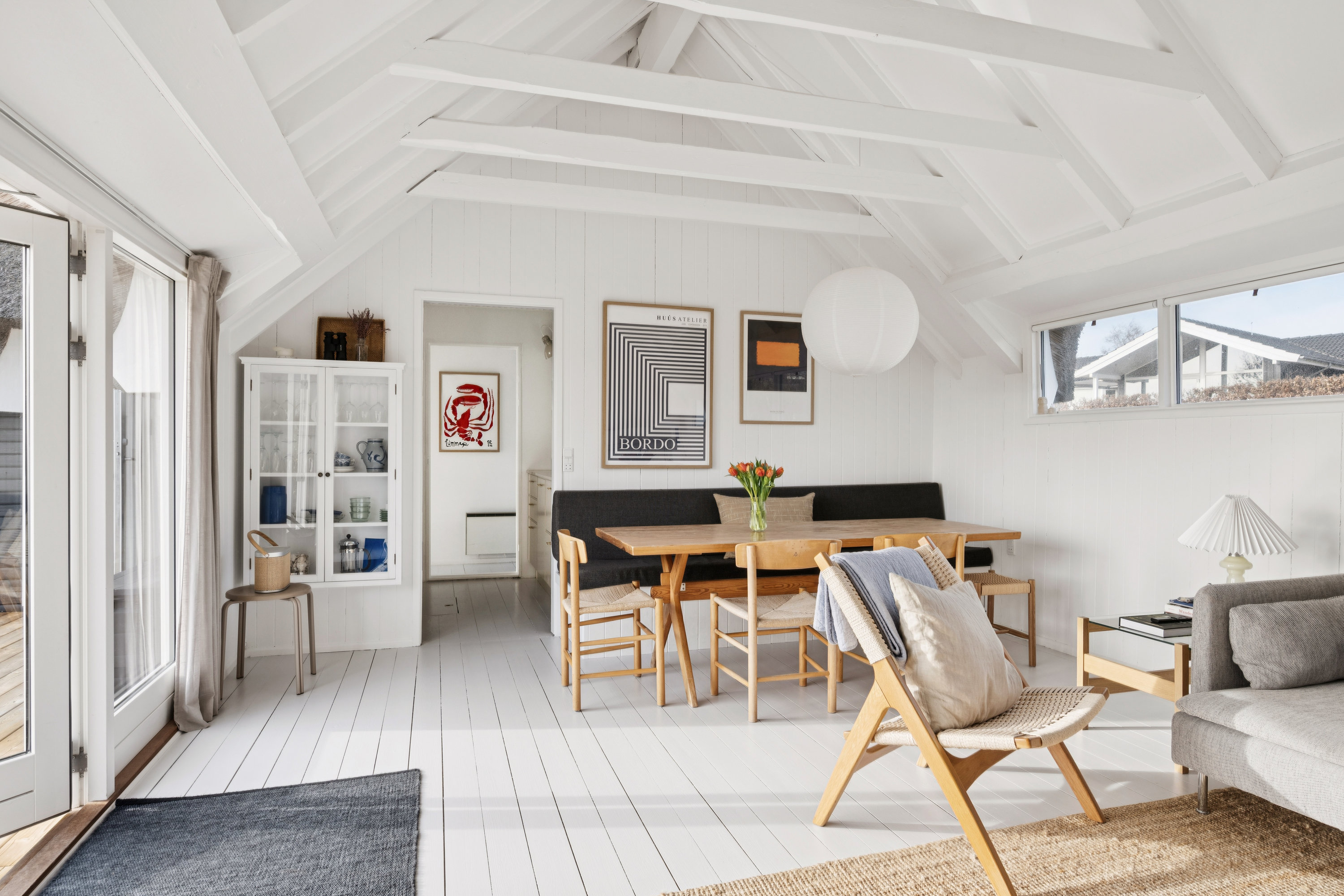 Fremhævet stue billede i fuldskærmstilstand. Billede af Peter Holms Vej 23, Lyngsbæk Strand, 8400 Ebeltoft