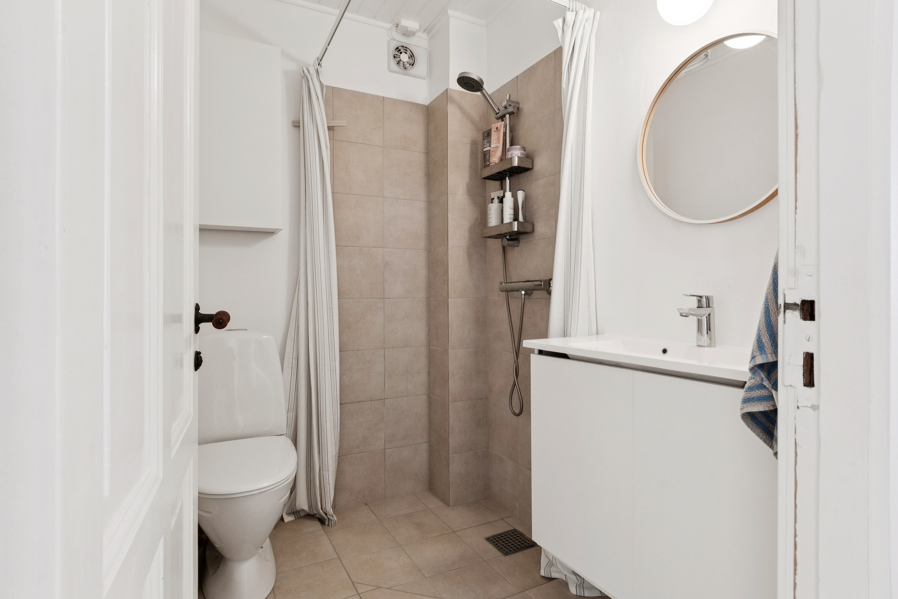 Fremhævet badeværelse billede i fuldskærmstilstand. Billede af Stengade 8A, 3. th., 3000 Helsingør