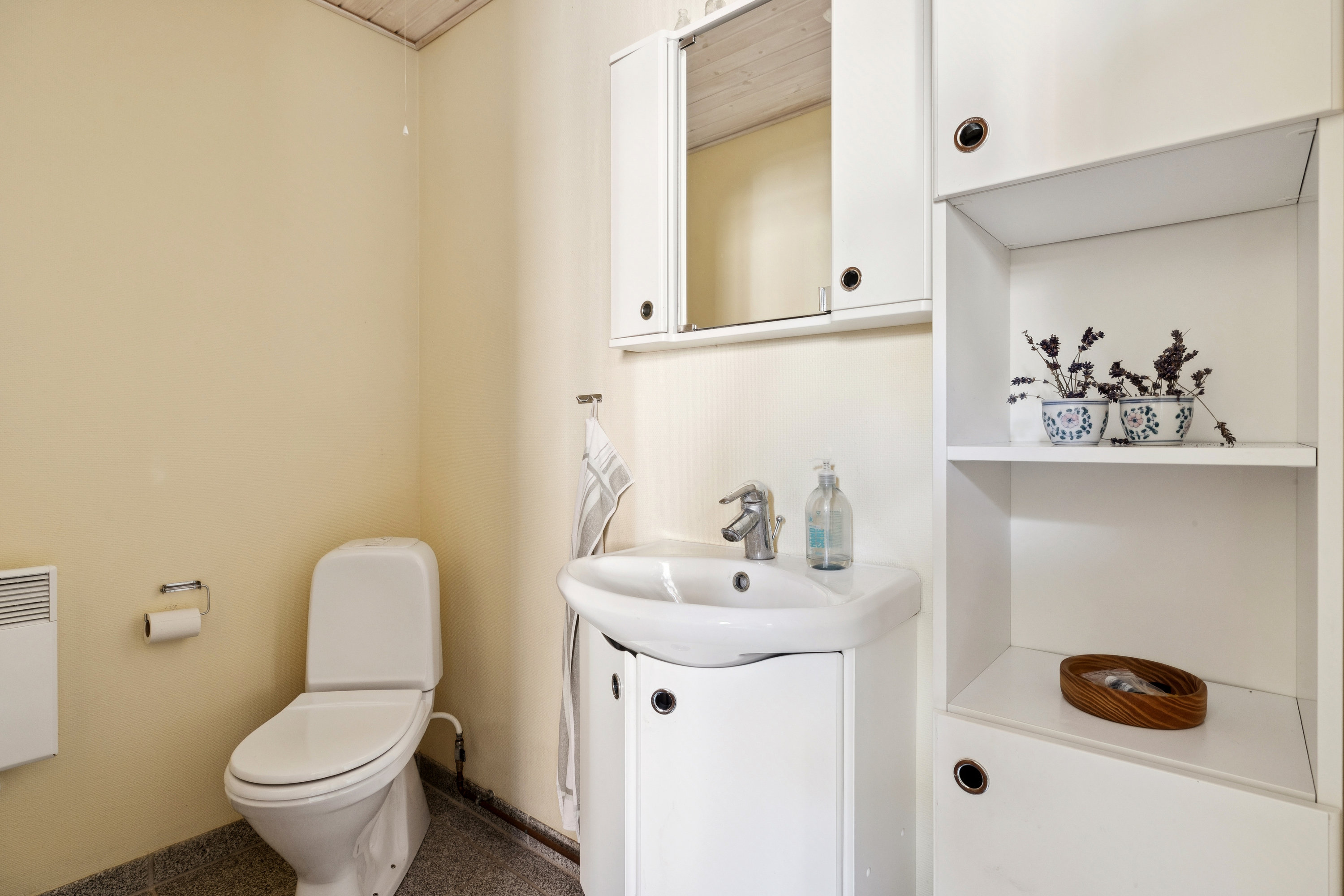 Fremhævet toilet billede i fuldskærmstilstand. Billede af Vibevej 14, 8660 Skanderborg