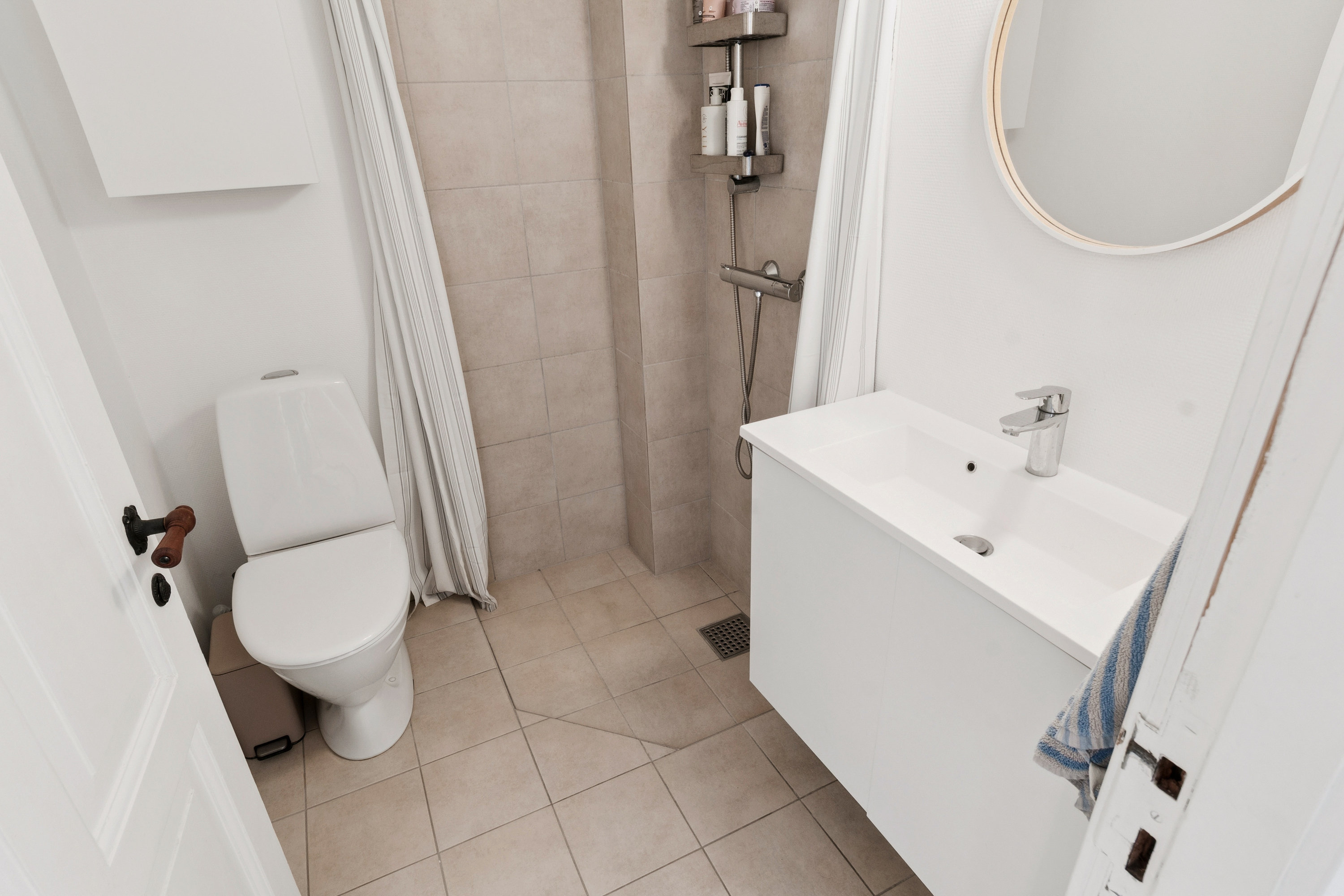 Fremhævet badeværelse billede i fuldskærmstilstand. Billede af Stengade 8A, 3. th., 3000 Helsingør