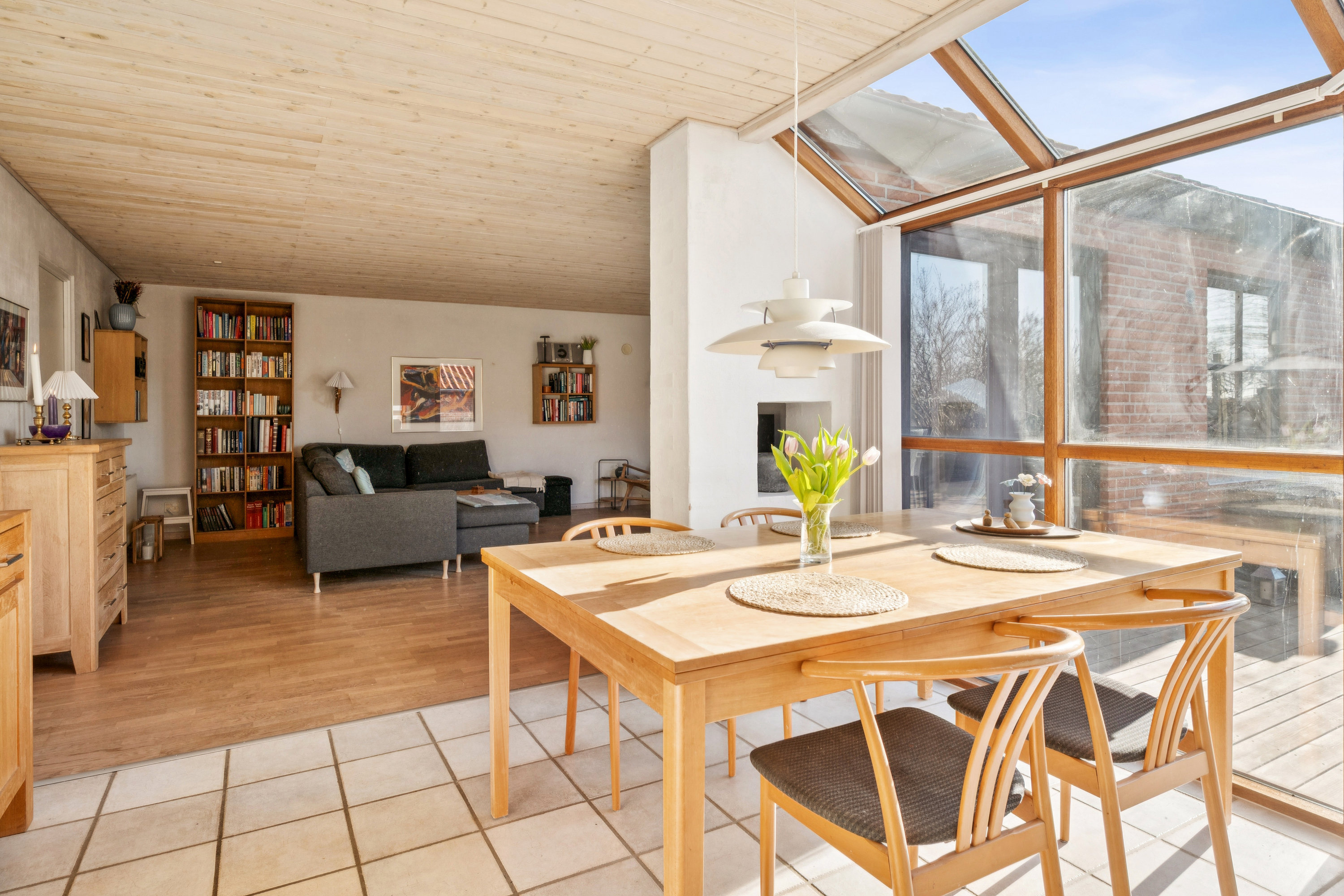 Fremhævet stue billede i fuldskærmstilstand. Billede af Hindhøjen 19, 8382 Hinnerup