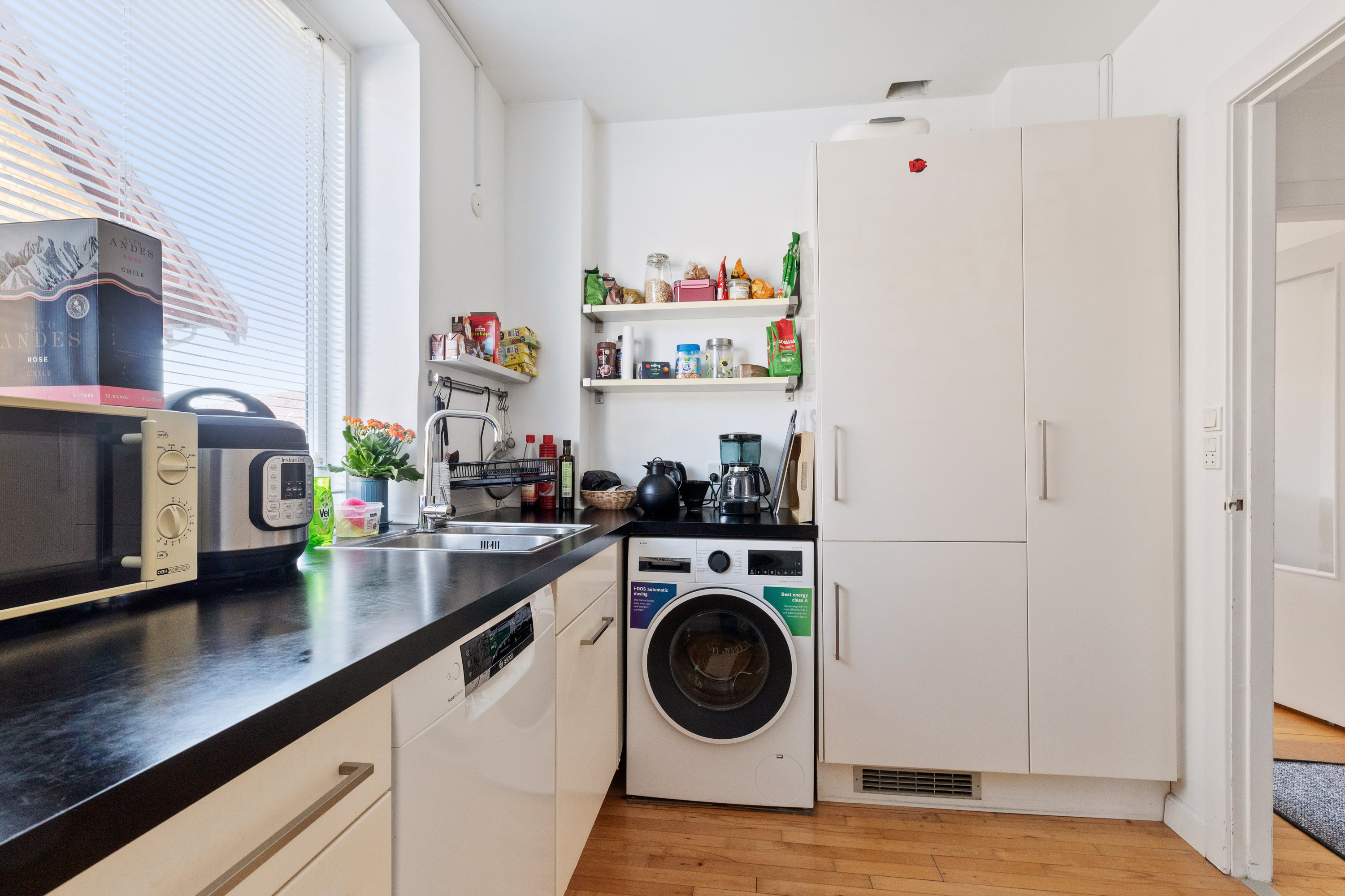 Fremhævet køkken billede i fuldskærmstilstand. Billede af Dybendalsvej 67, 1. tv., 2720 Vanløse