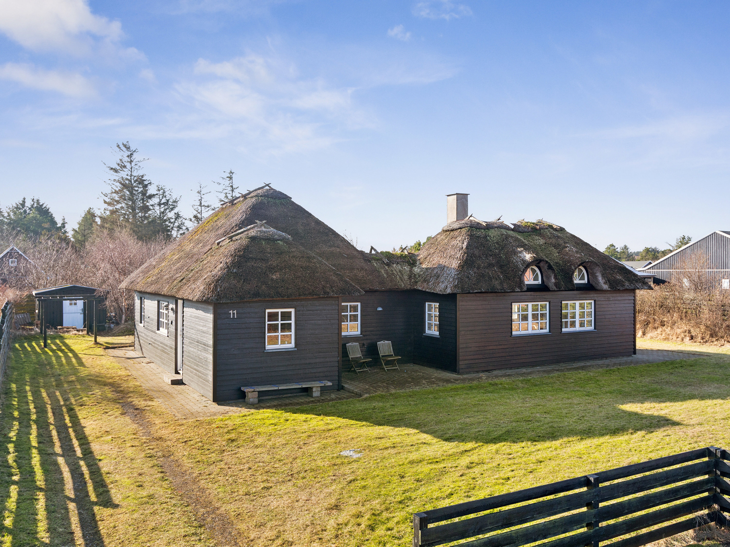 Fremhævet set fra haven billede i fuldskærmstilstand. Billede af Strandvejen 11, Tornby, 9850 Hirtshals