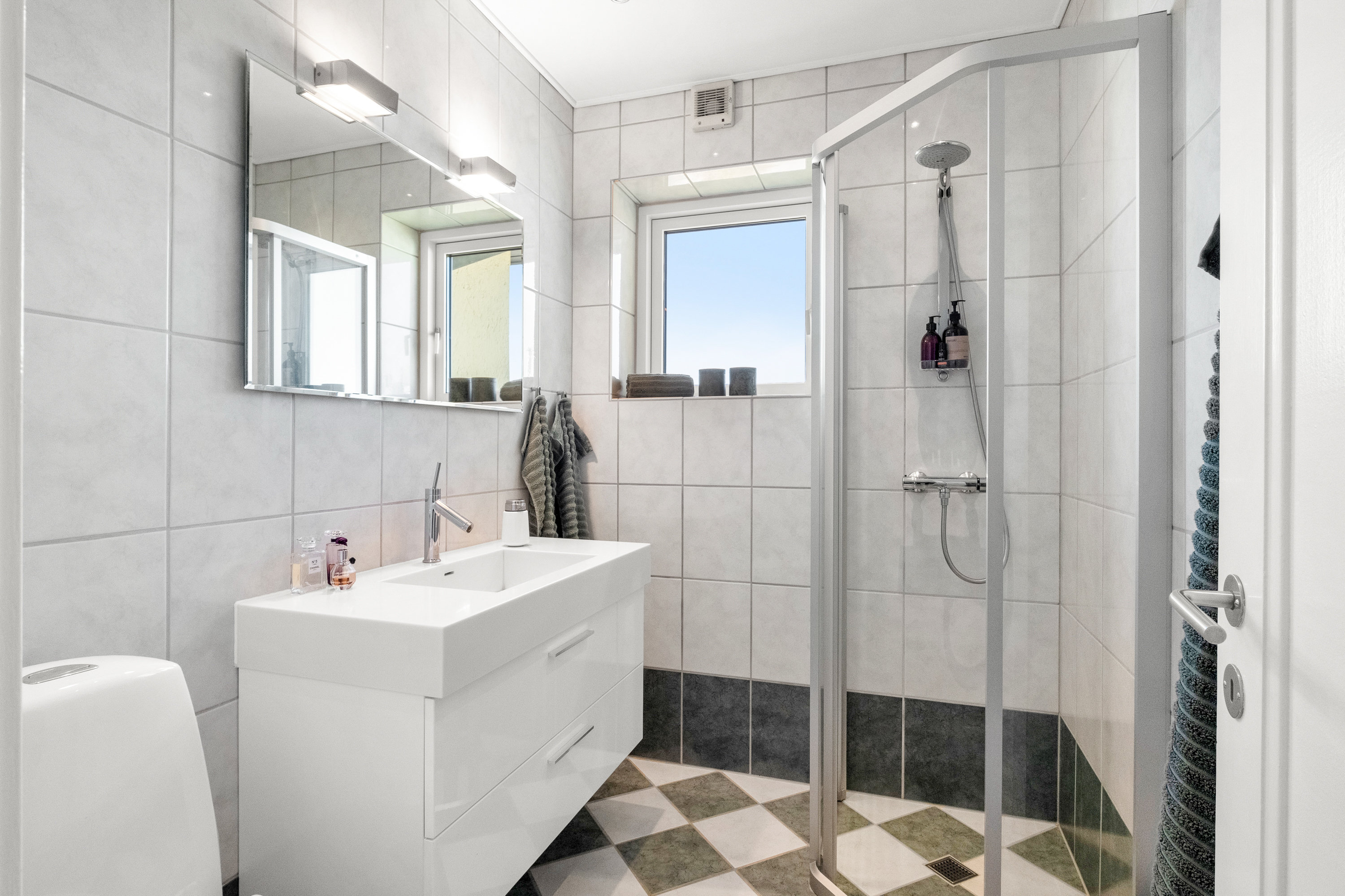 Fremhævet badeværelse billede i fuldskærmstilstand. Billede af Strandparken 25, 2. th., 8000 Aarhus C