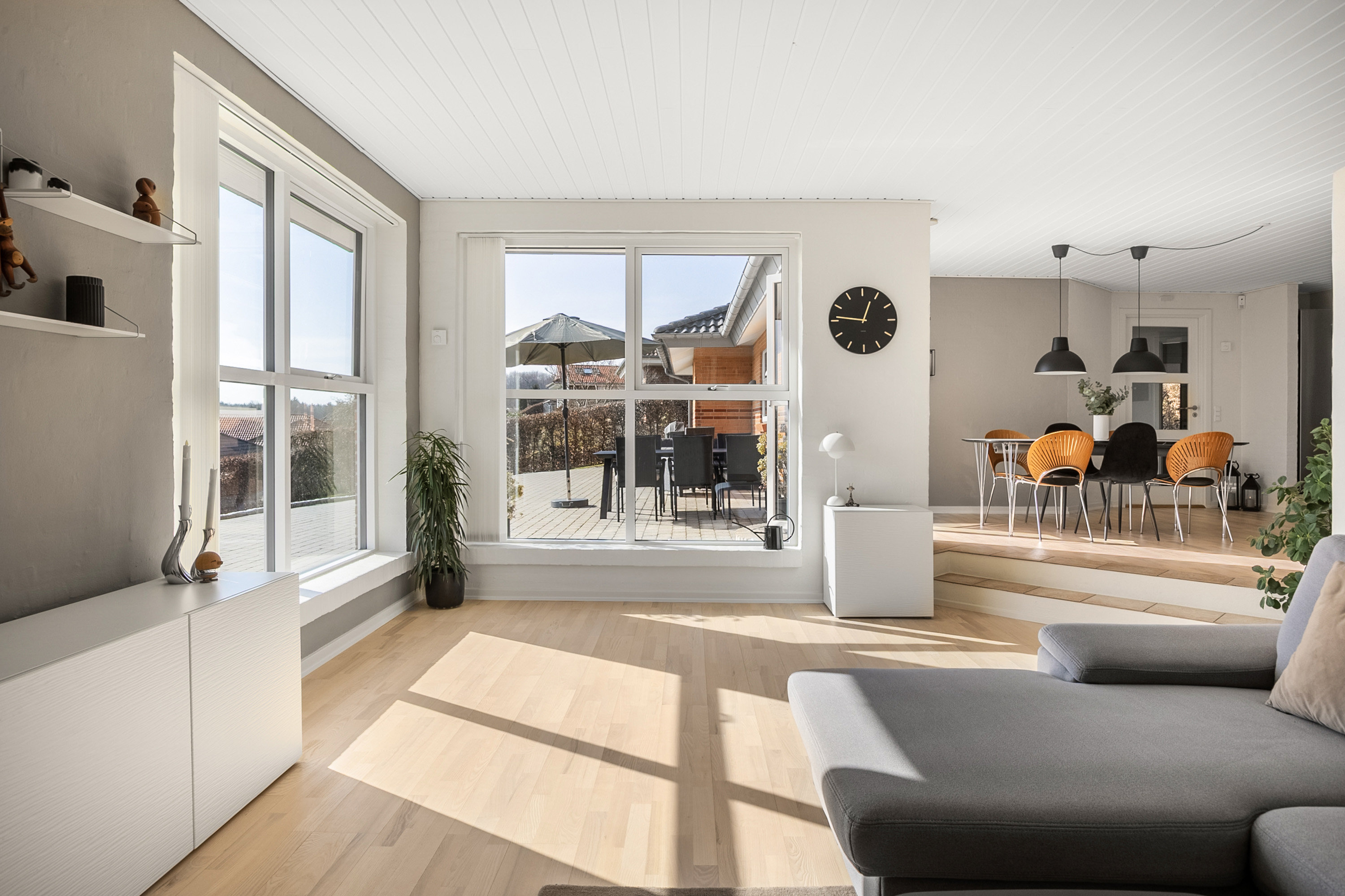 Fremhævet stue billede i fuldskærmstilstand. Billede af Skovbakken 45, 6200 Aabenraa