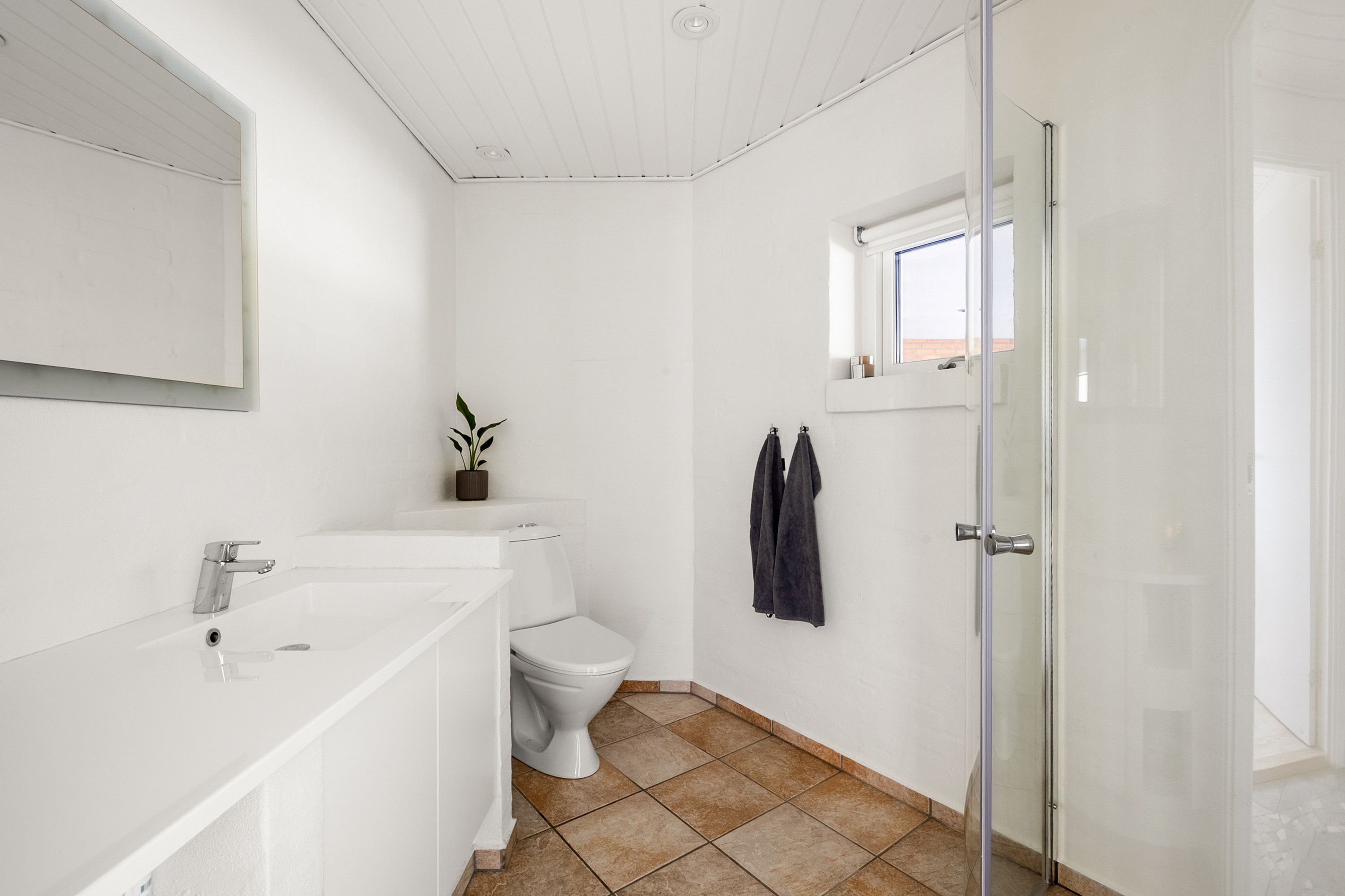 Fremhævet badeværelse billede i fuldskærmstilstand. Billede af Skovbakken 45, 6200 Aabenraa