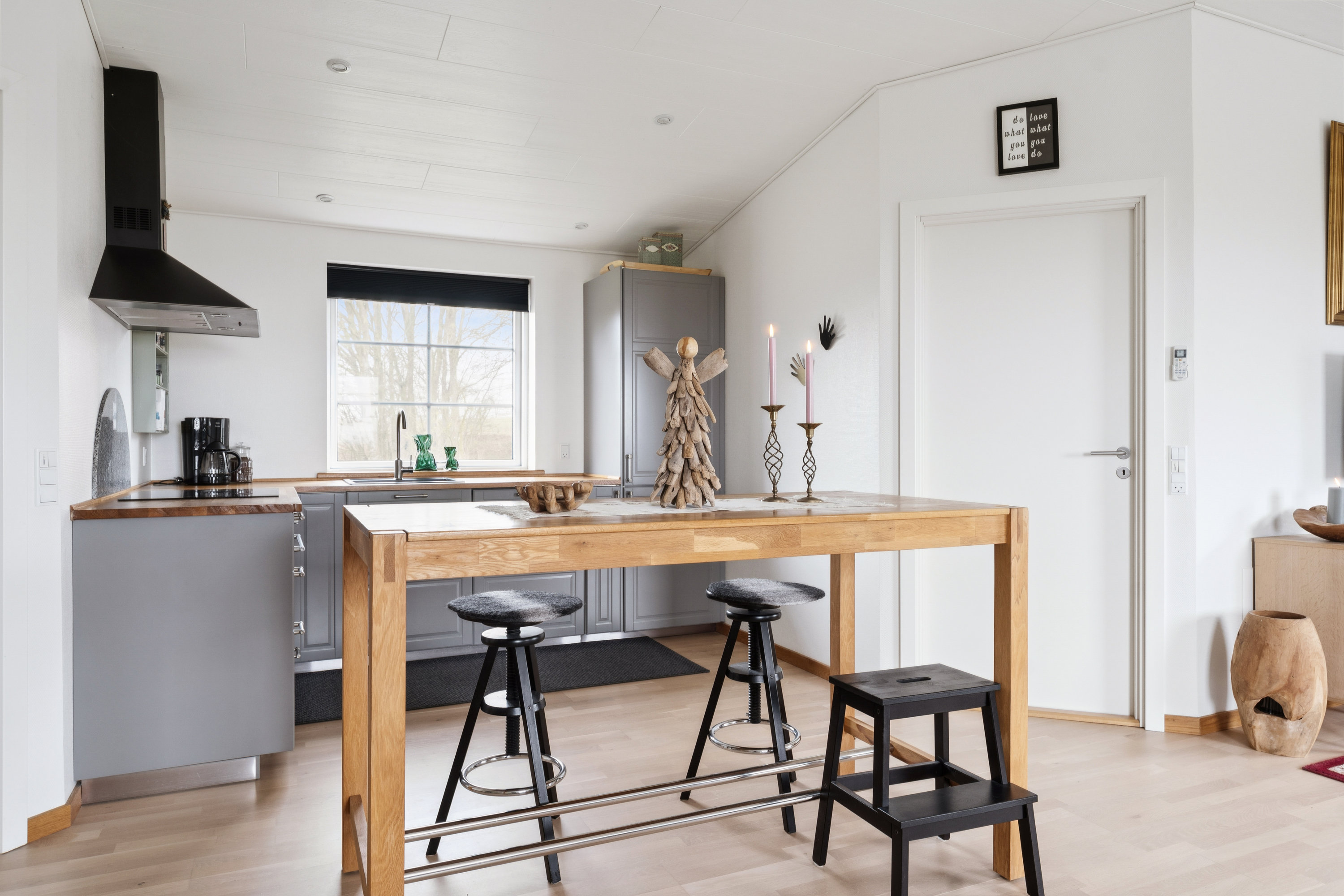 Fremhævet køkken billede i fuldskærmstilstand. Billede af Udbyhøjvej 597, Knejsted, 8970 Havndal