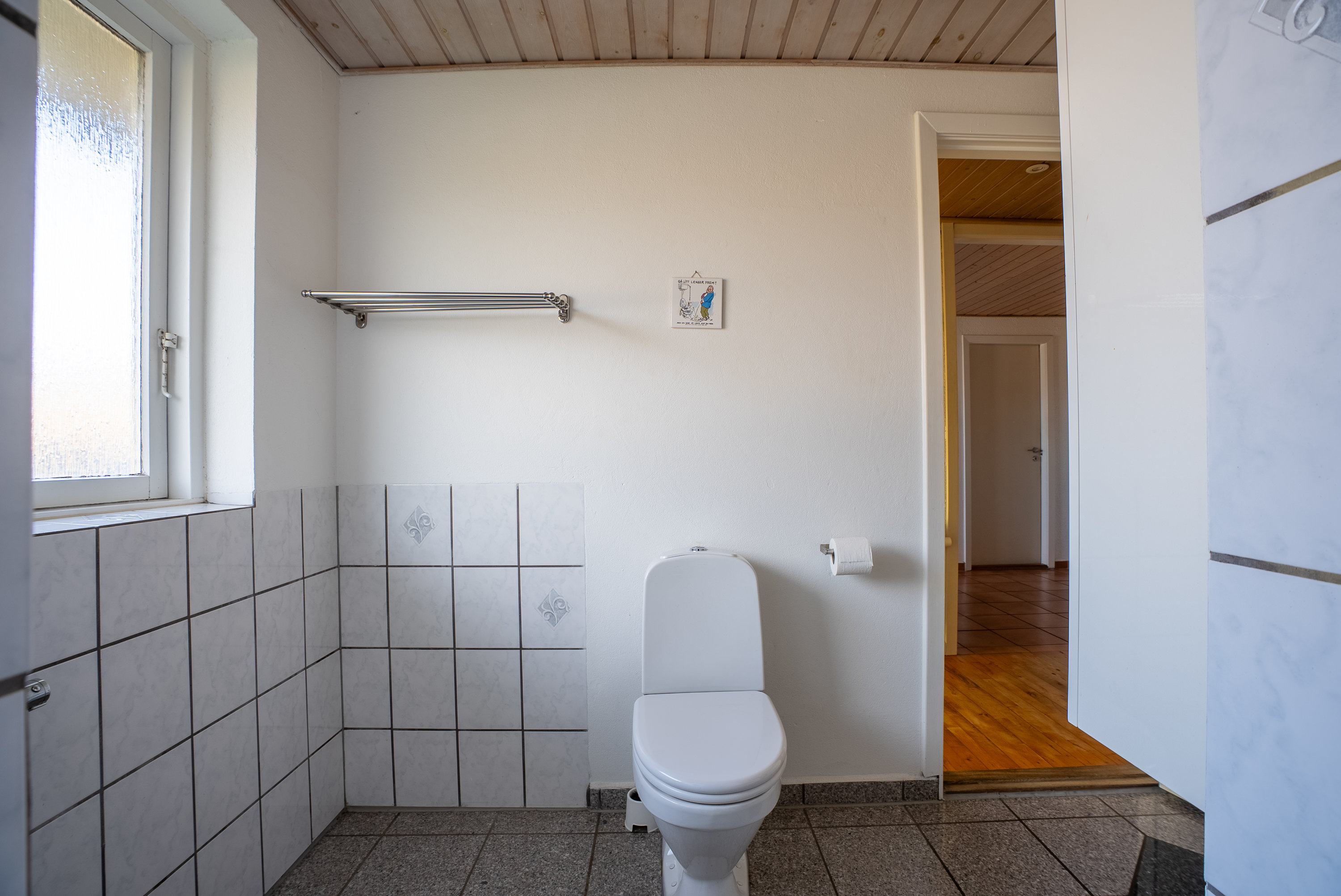 Fremhævet toilet billede i fuldskærmstilstand. Billede af Vinkelvej 8, Brobyværk, 5672 Broby